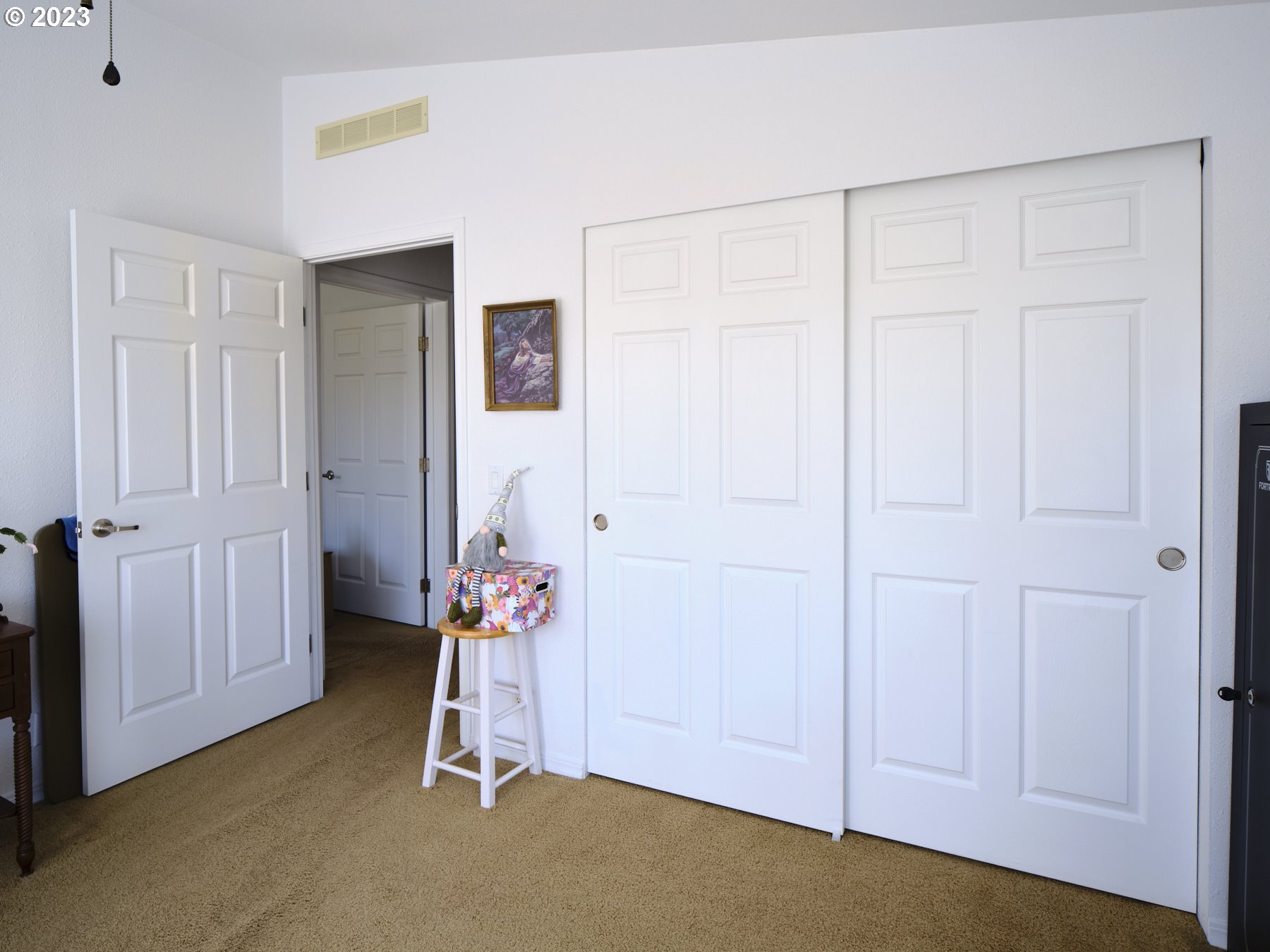 31 BLUFF LN