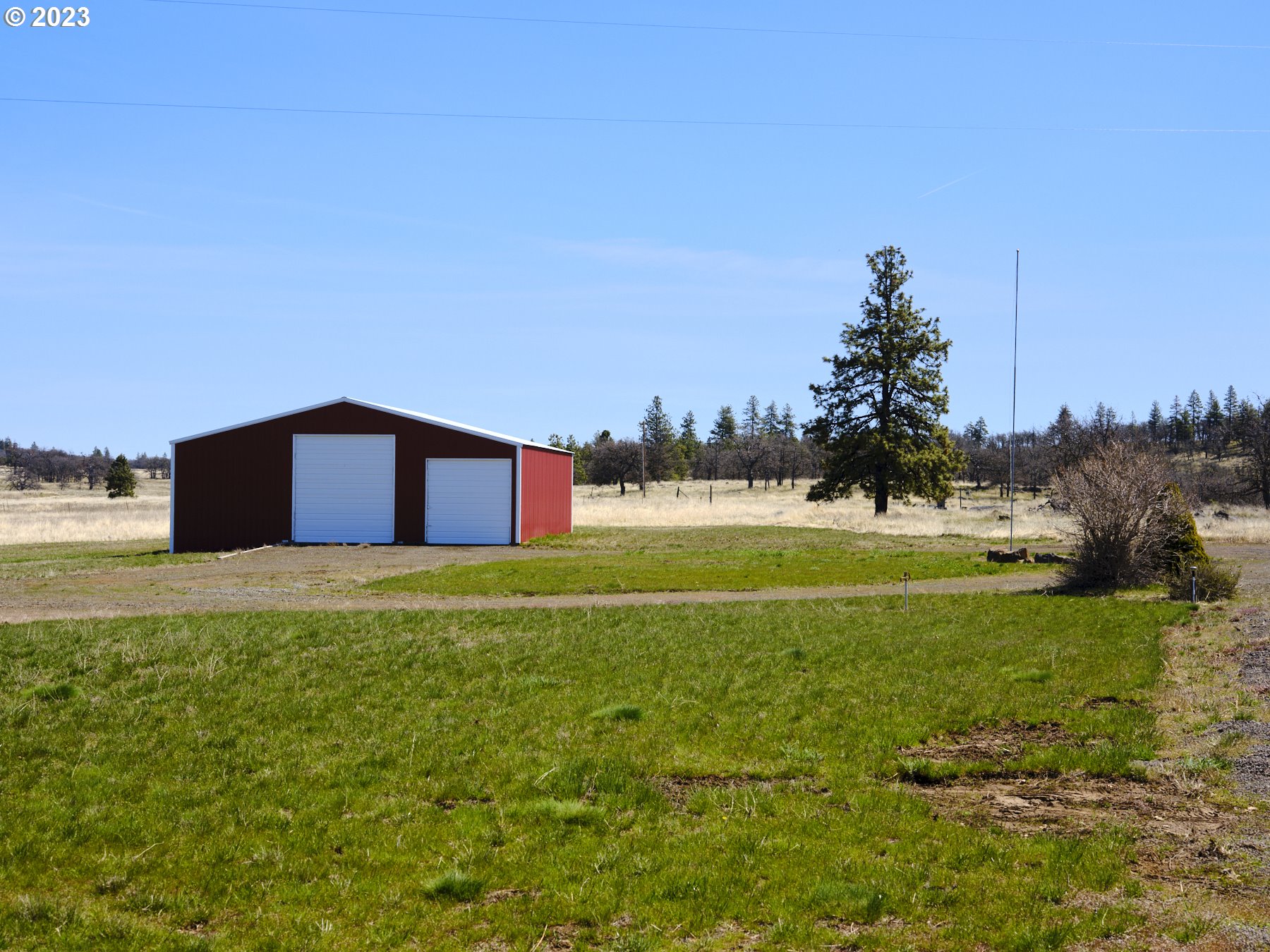 31 BLUFF LN