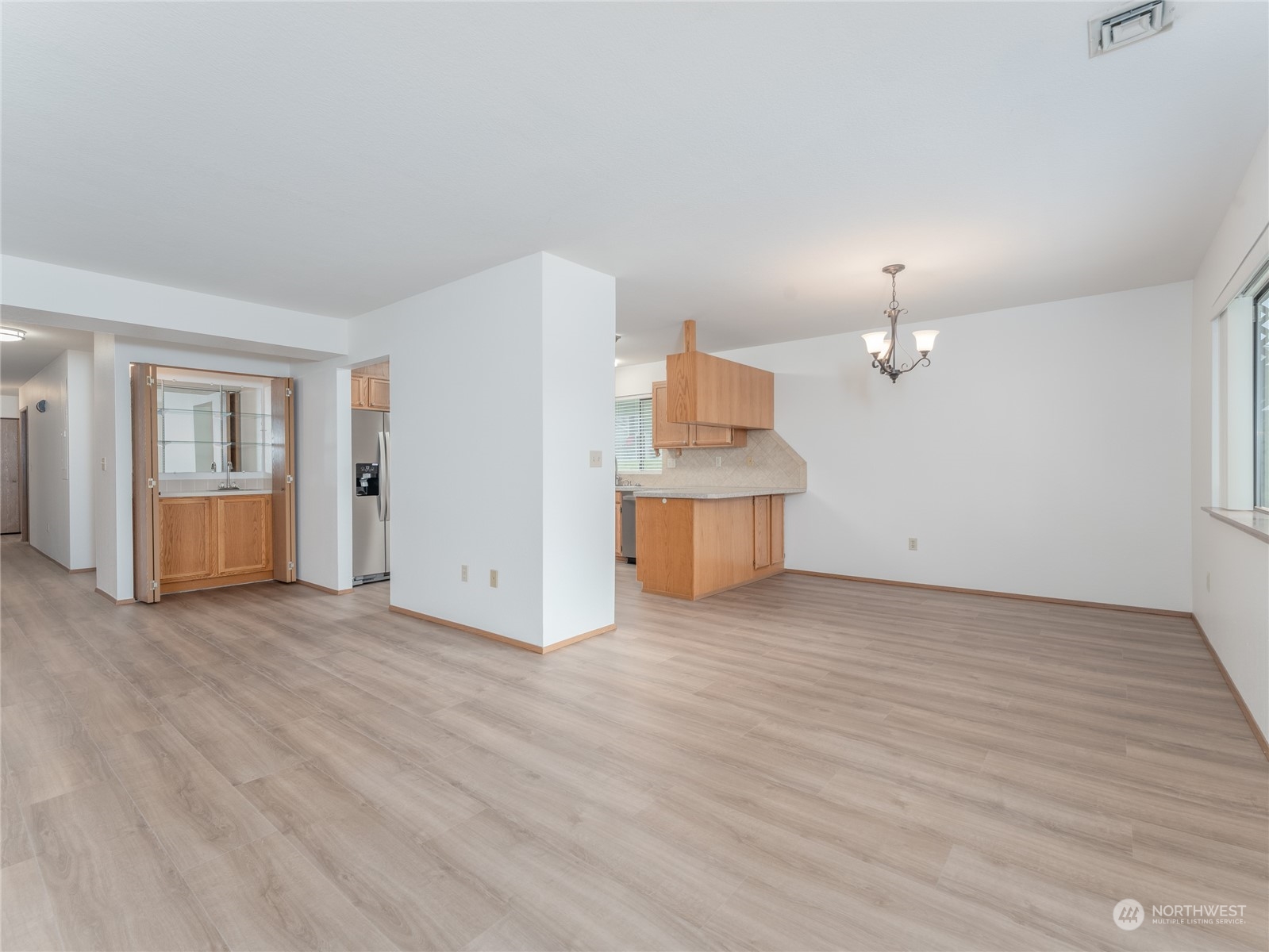 1352 Eastmont Avenue Unit: 16