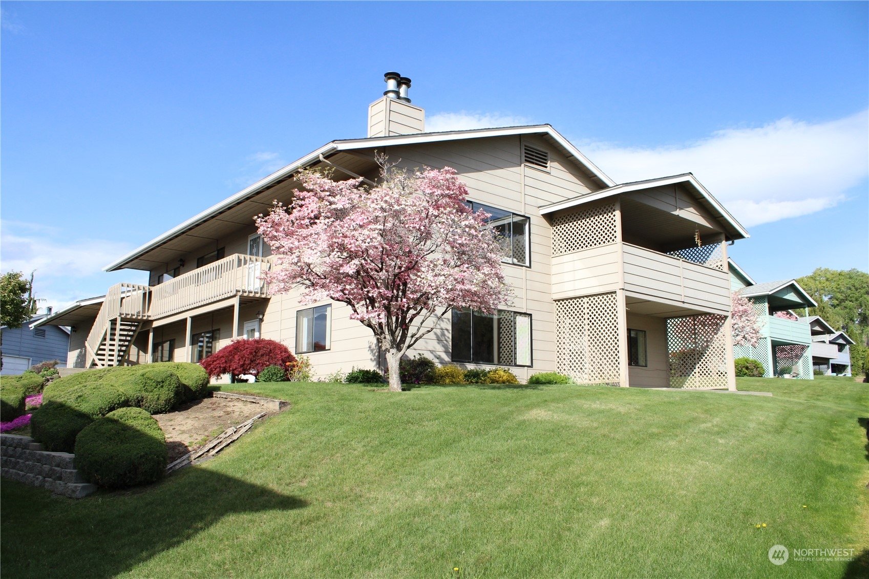 1352 Eastmont Avenue Unit: 16