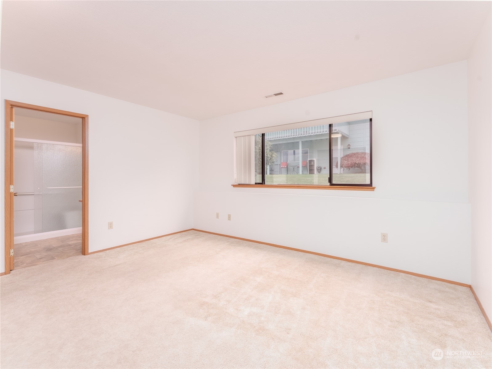 1352 Eastmont Avenue Unit: 16