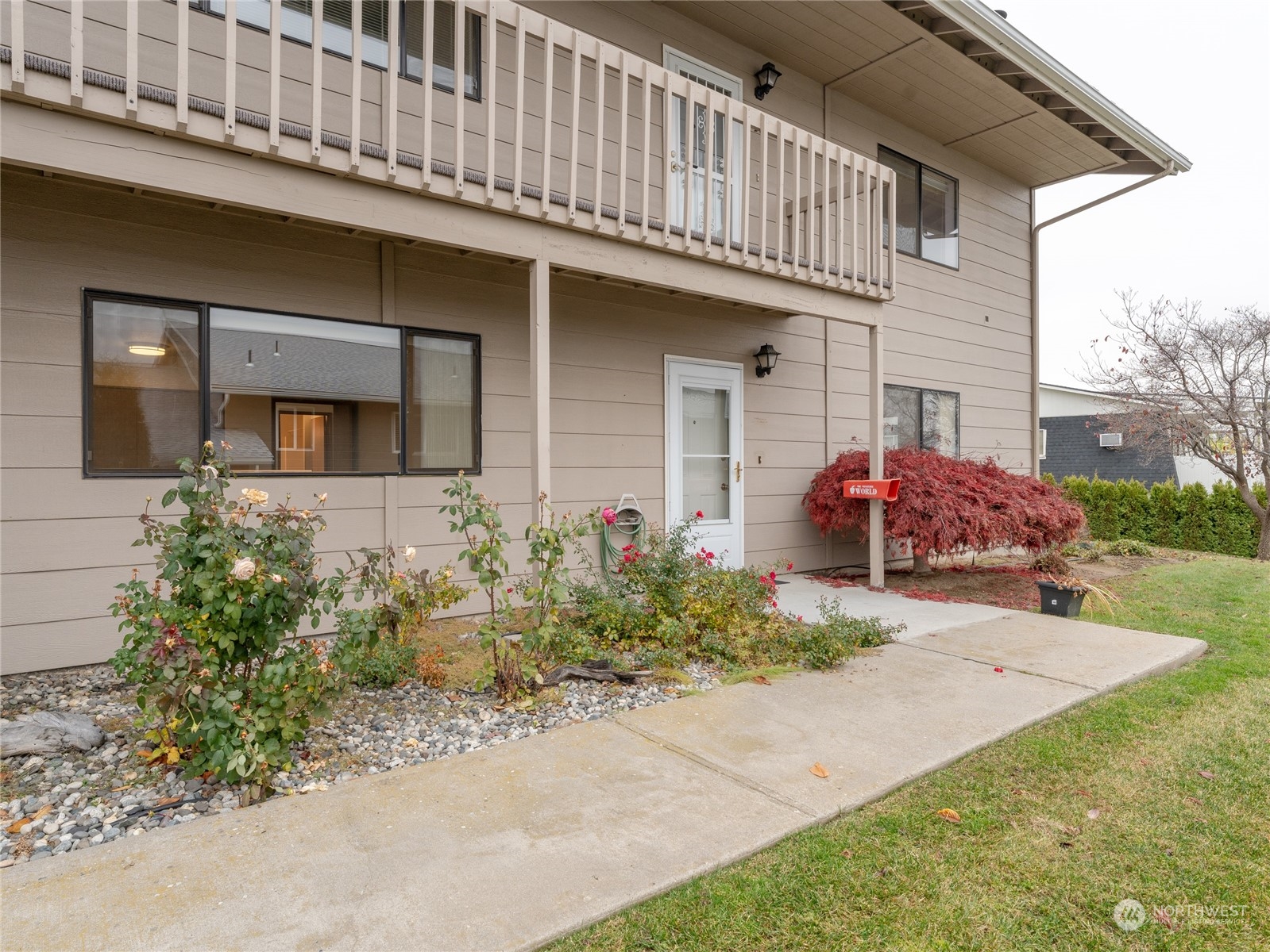 1352 Eastmont Avenue Unit: 16