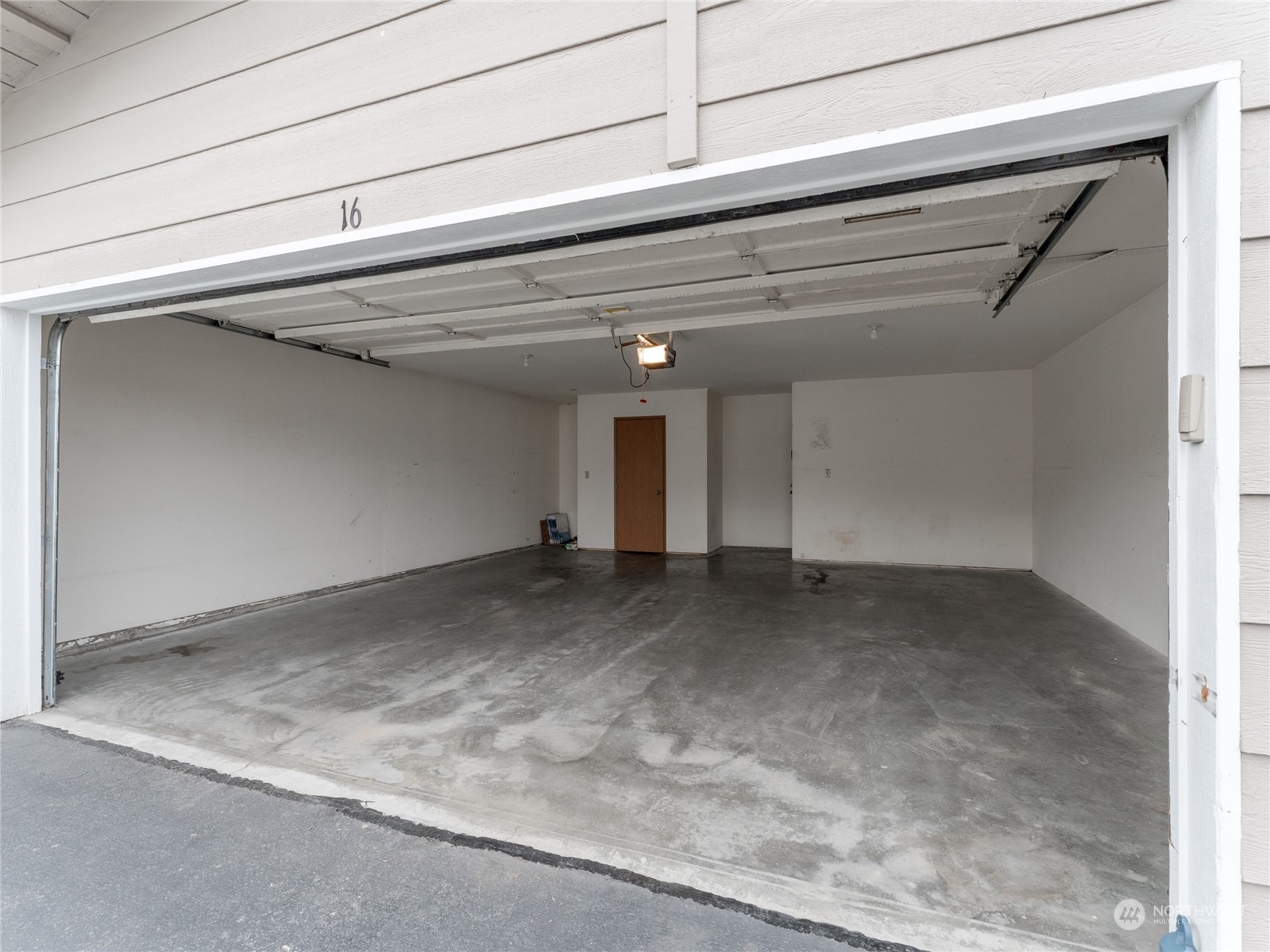 1352 Eastmont Avenue Unit: 16