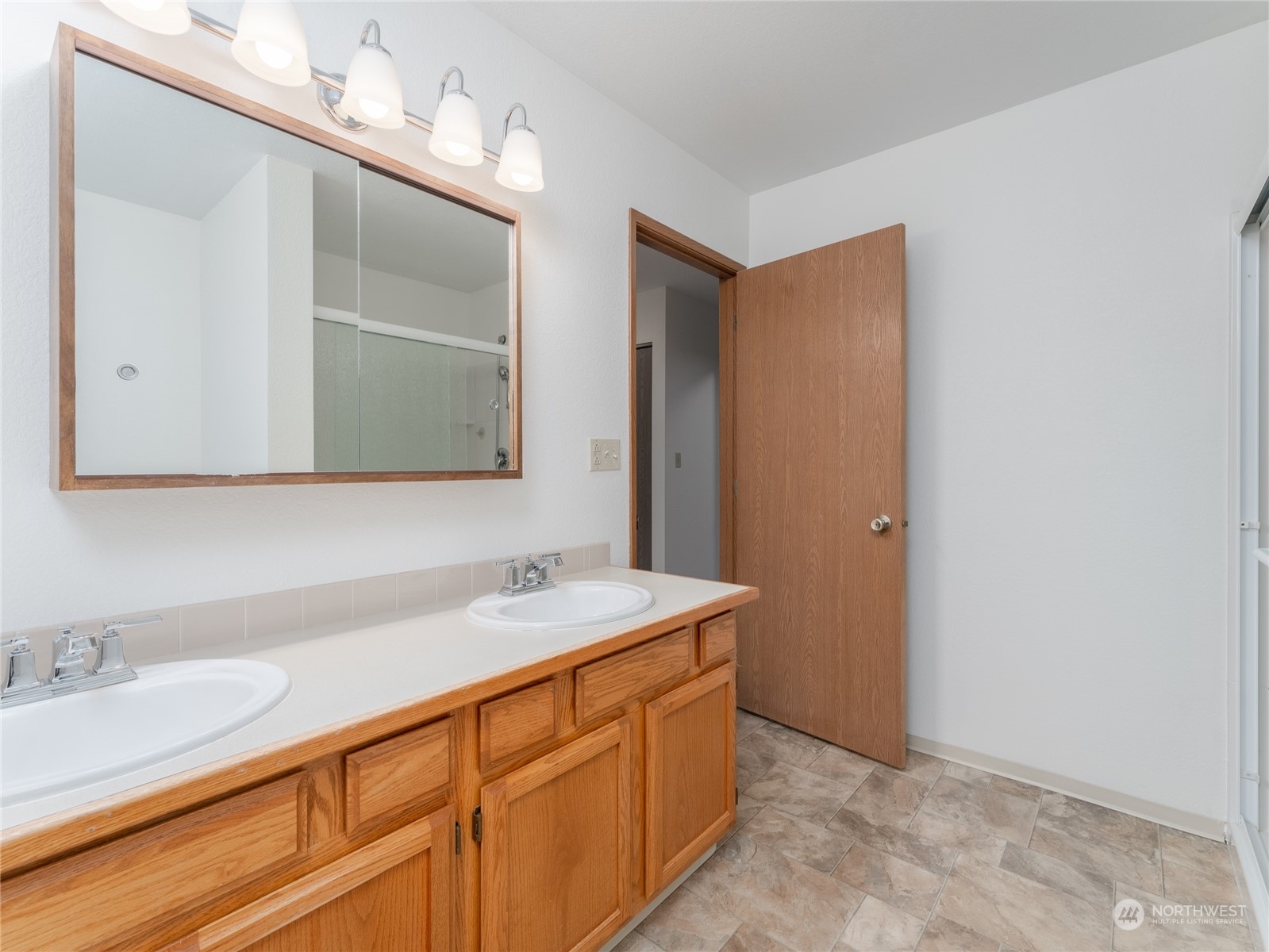 1352 Eastmont Avenue Unit: 16