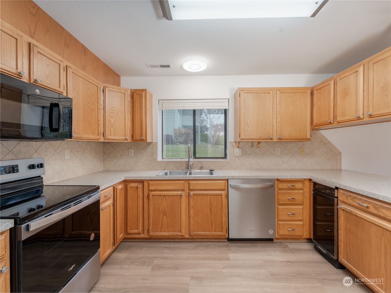 1352 Eastmont Avenue Unit: 16