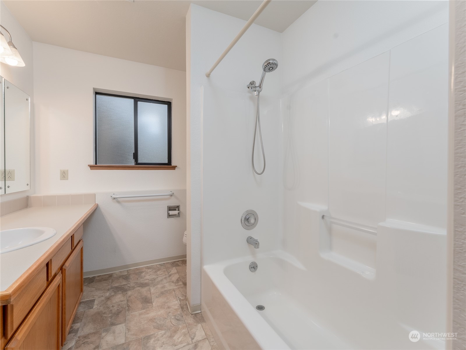 1352 Eastmont Avenue Unit: 16