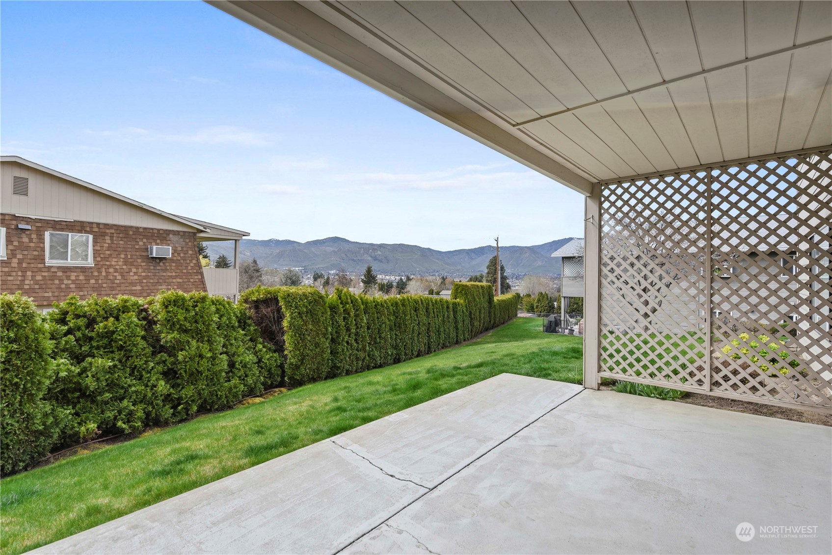 1352 Eastmont Avenue Unit: 16