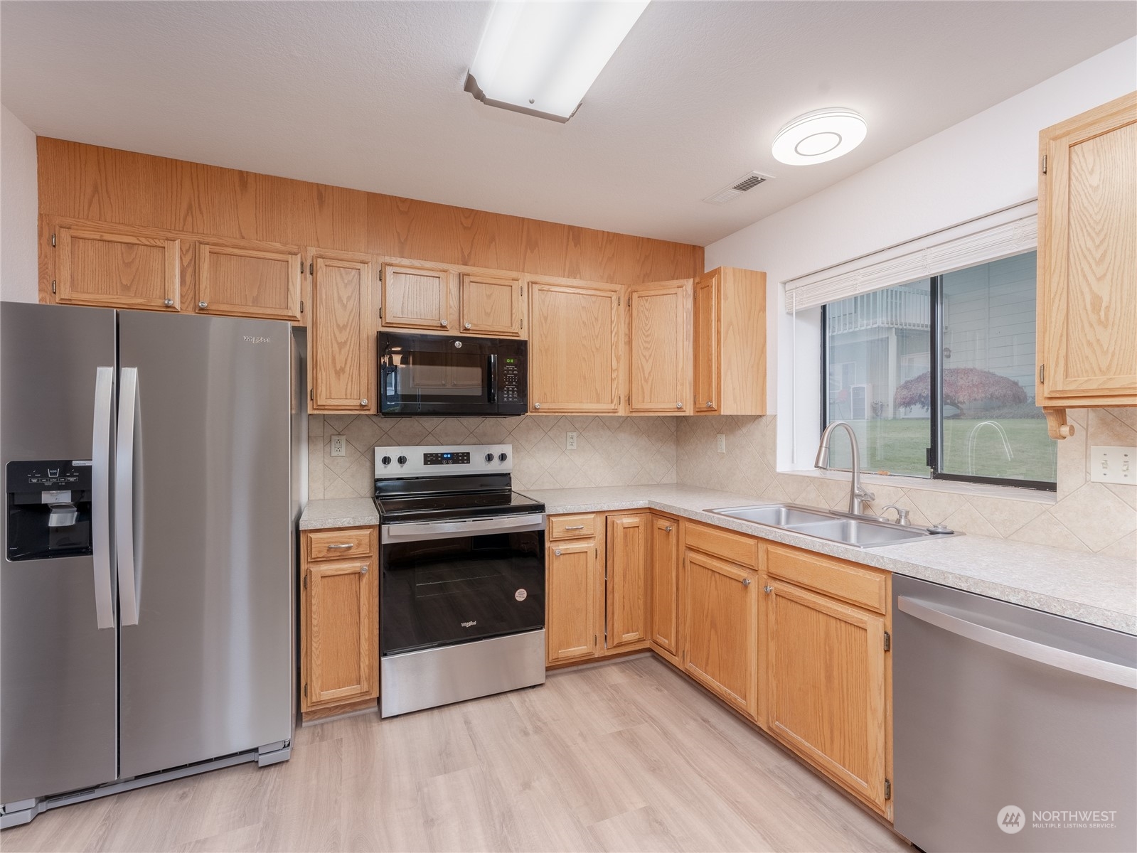 1352 Eastmont Avenue Unit: 16