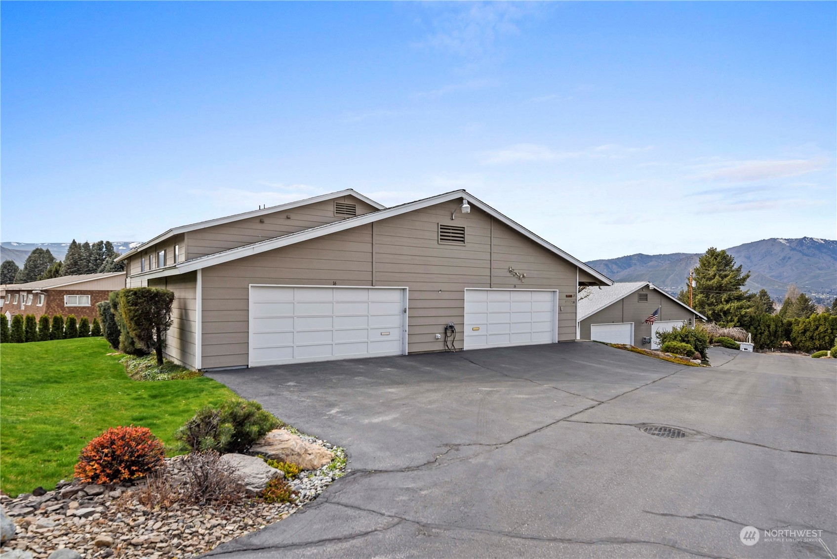 1352 Eastmont Avenue Unit: 16