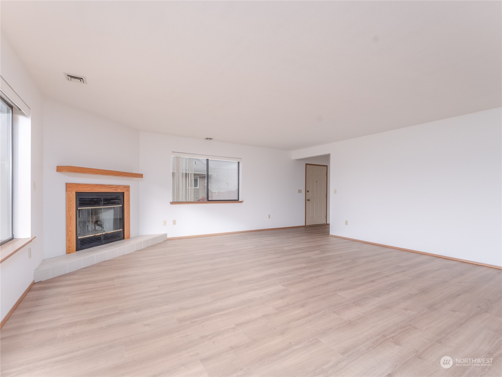 1352 Eastmont Avenue Unit: 16
