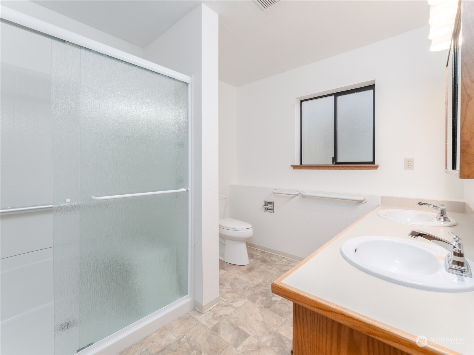 1352 Eastmont Avenue Unit: 16