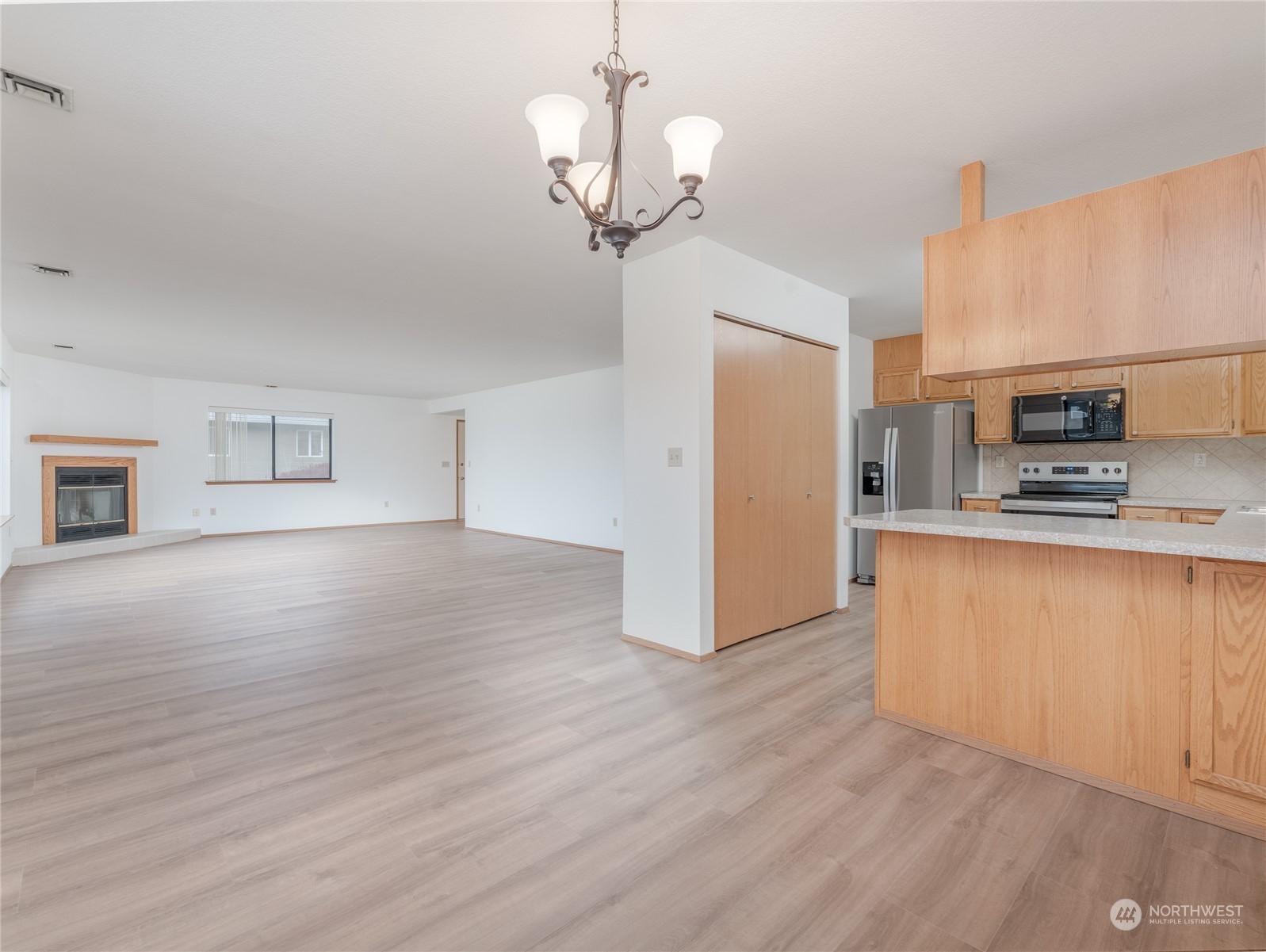 1352 Eastmont Avenue Unit: 16