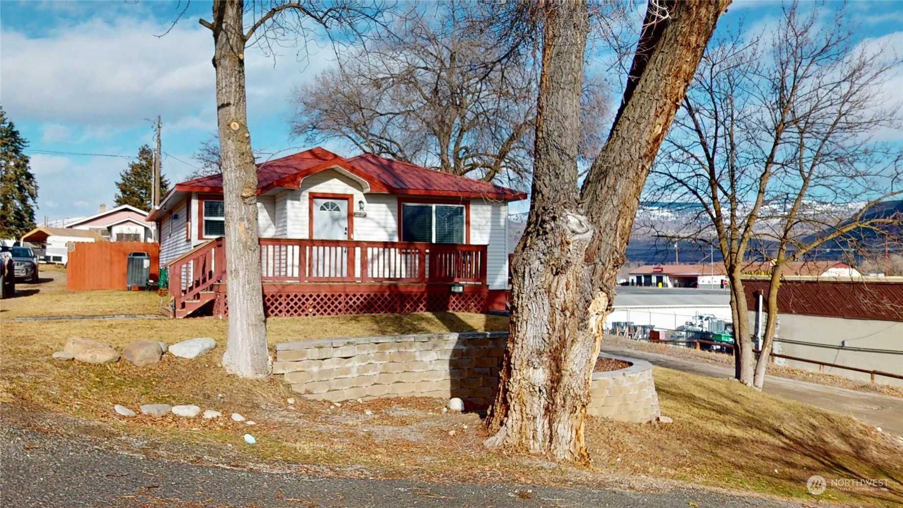 1115 22 Ave