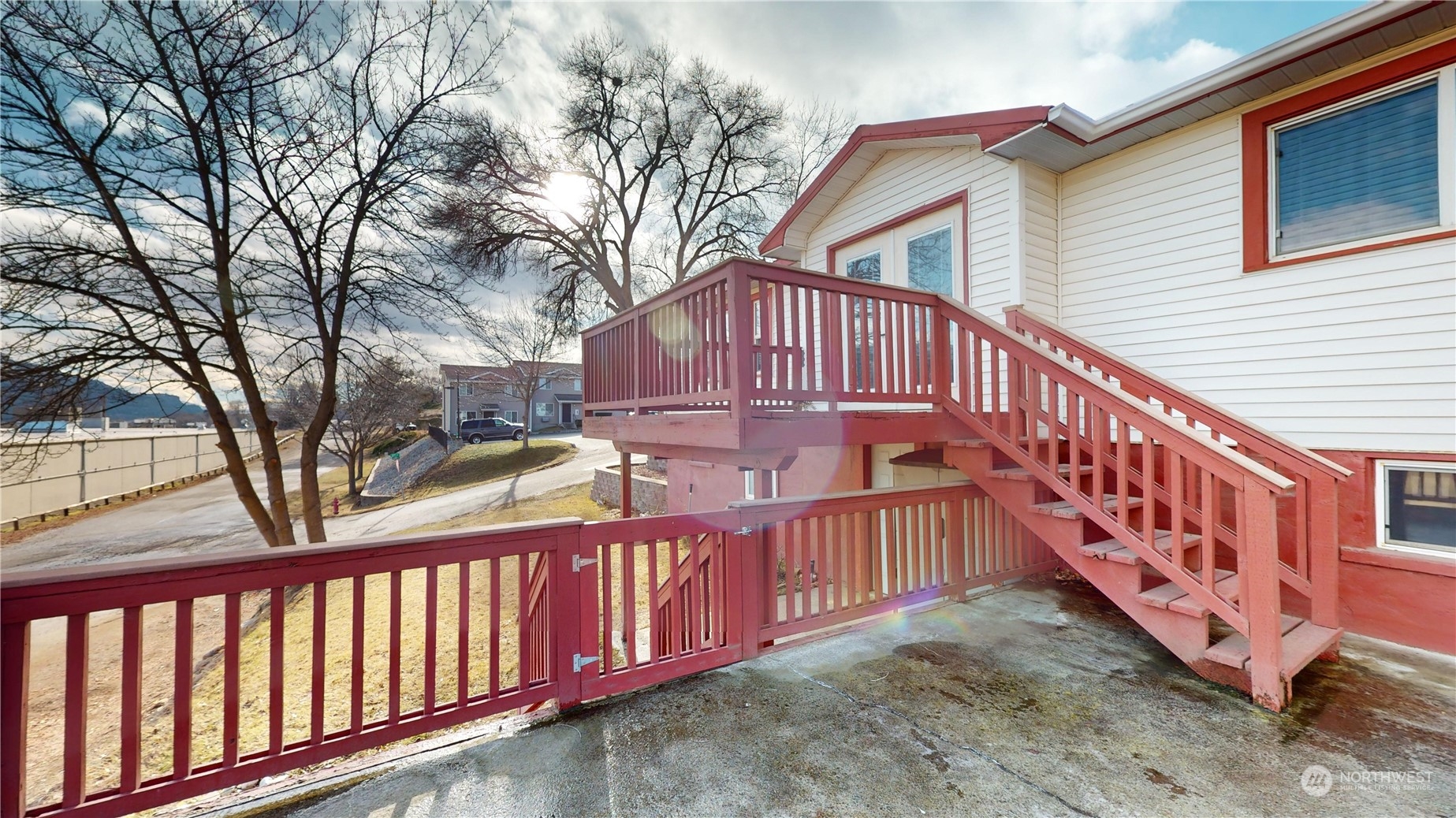 1115 22 Ave