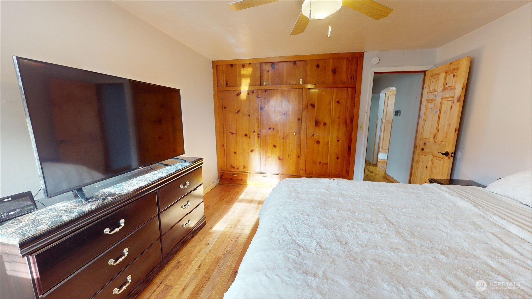 1115 22 Ave