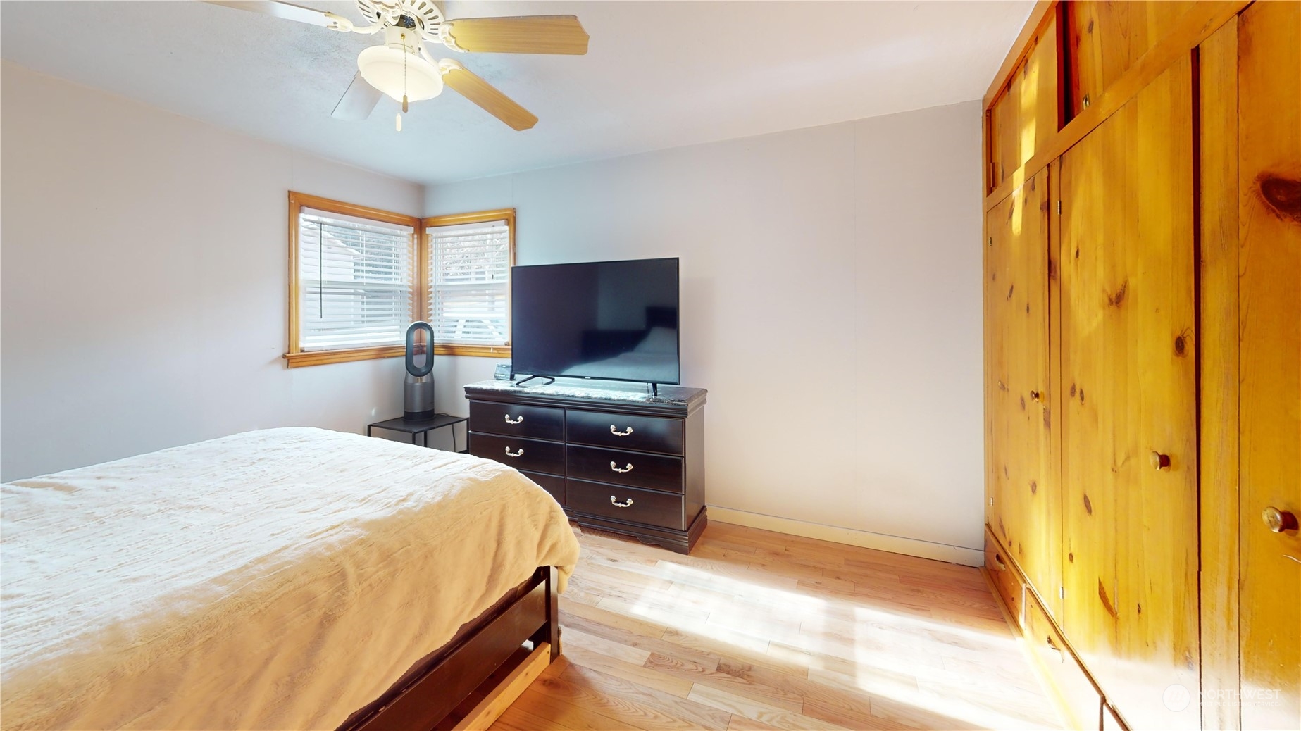 1115 22 Ave