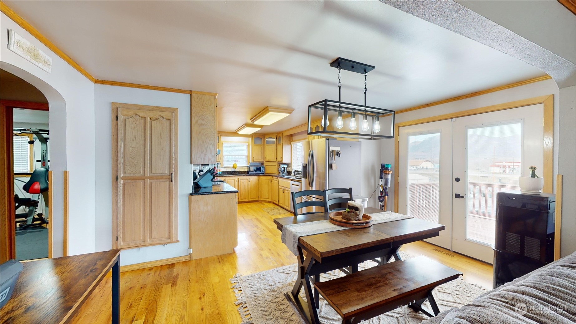 1115 22 Ave