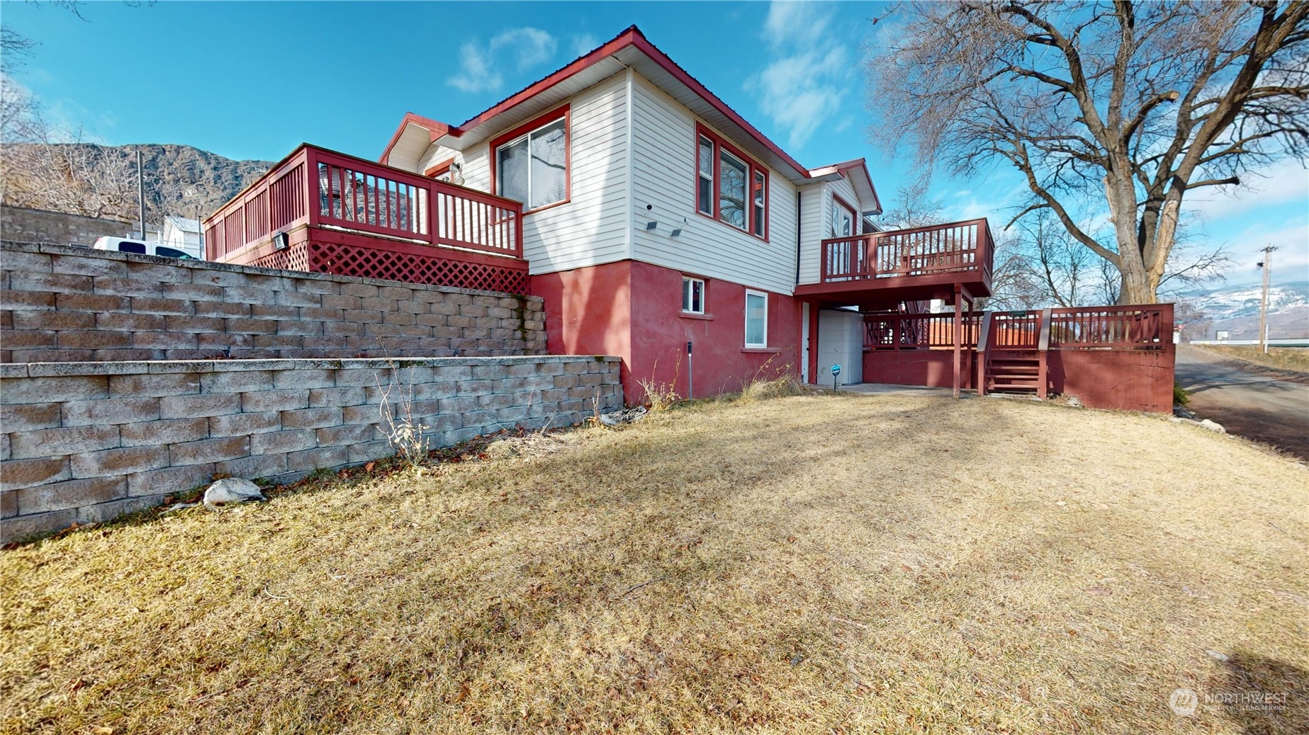 1115 22 Ave