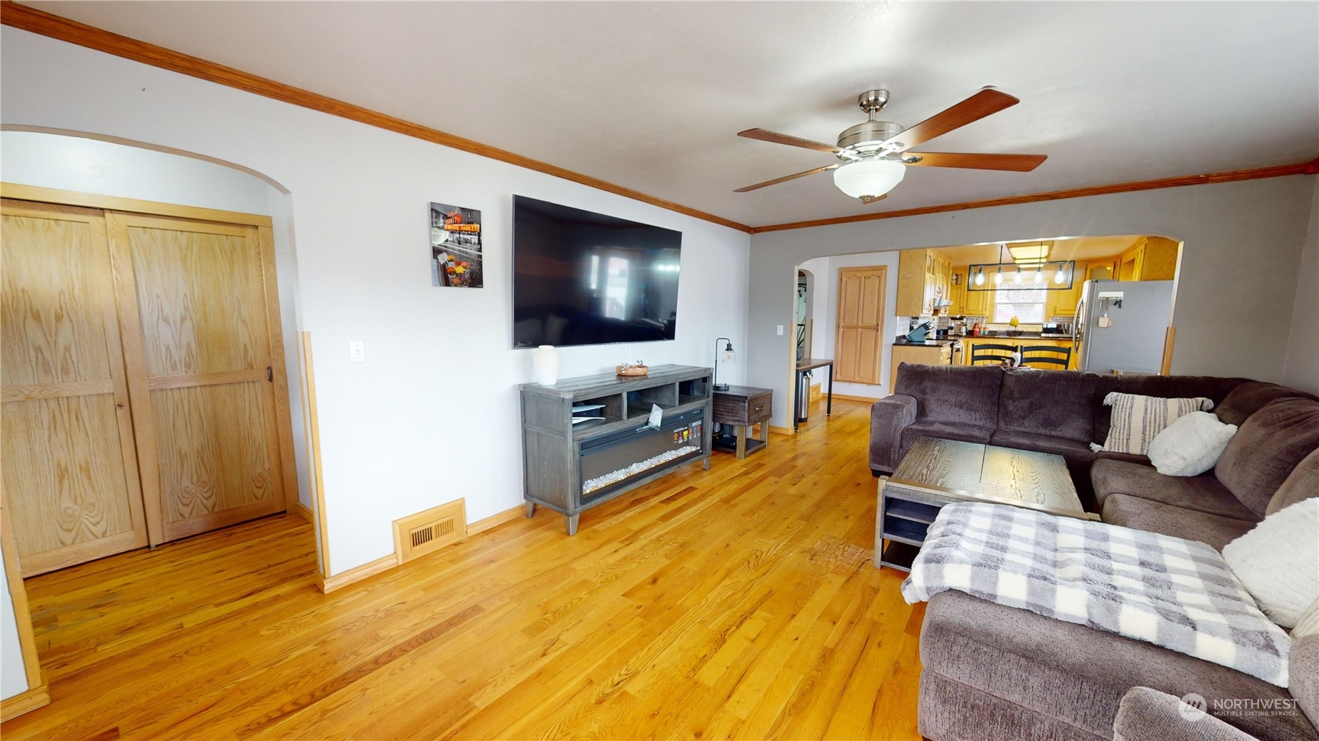 1115 22 Ave