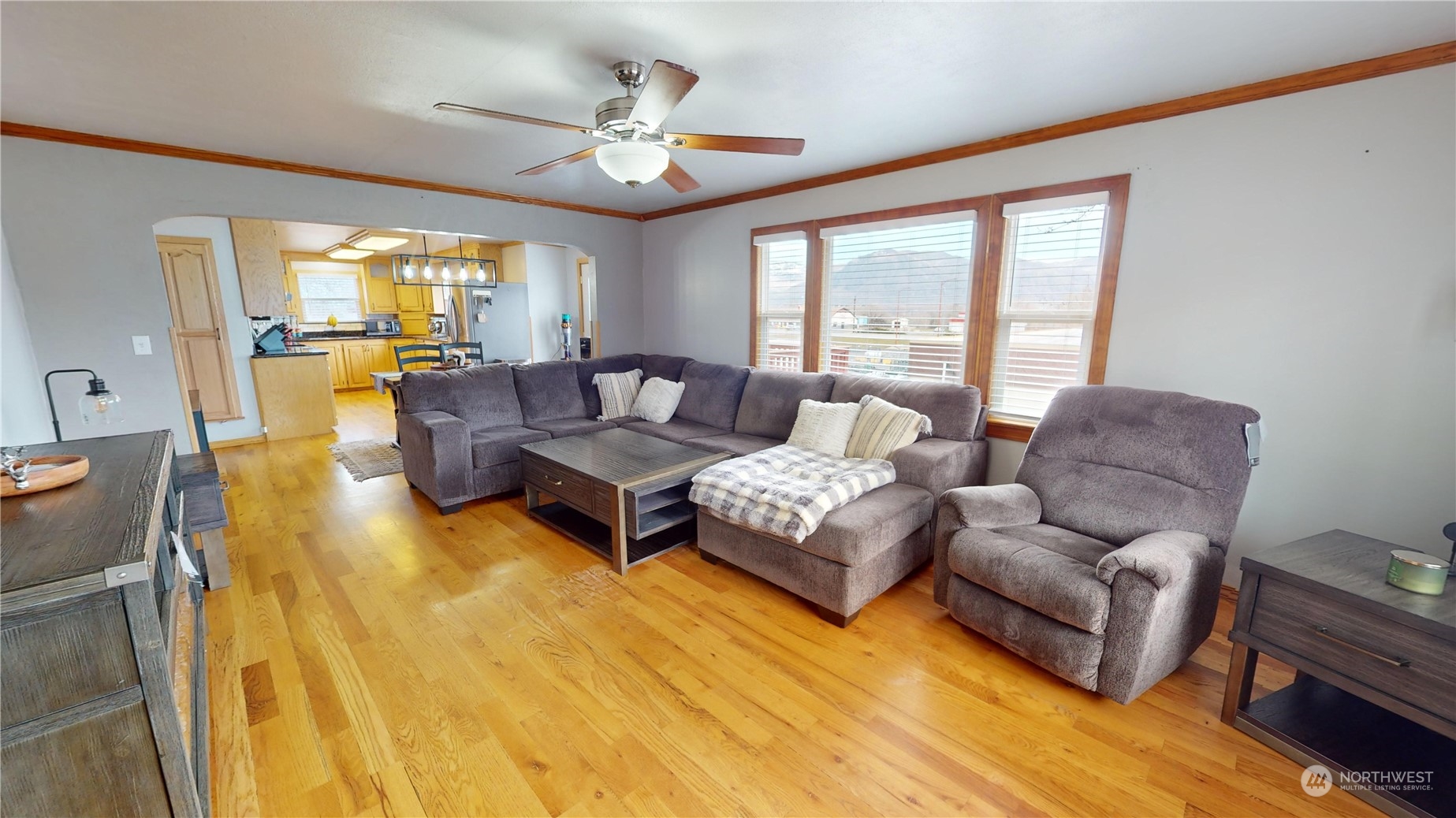 1115 22 Ave