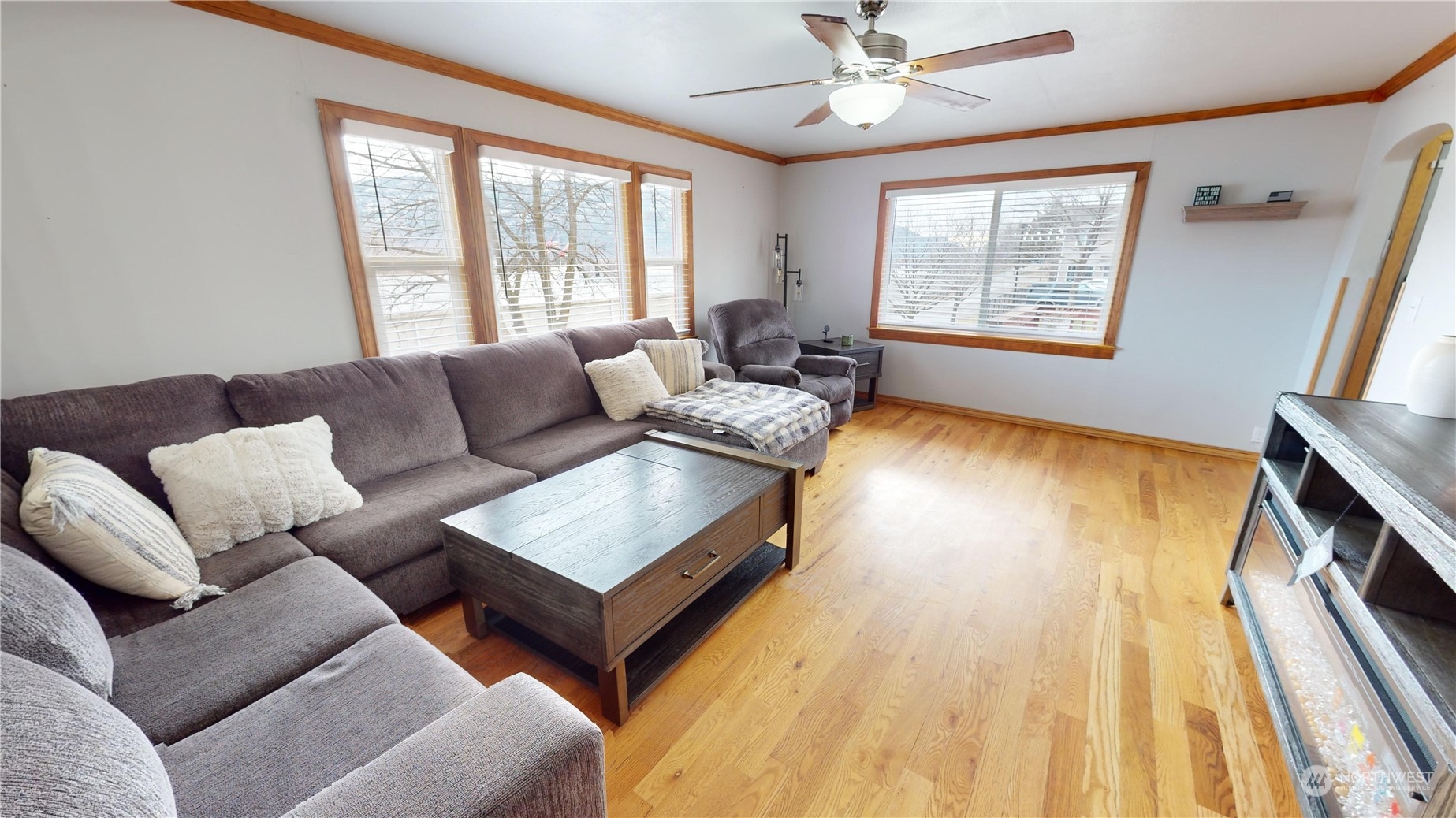 1115 22 Ave