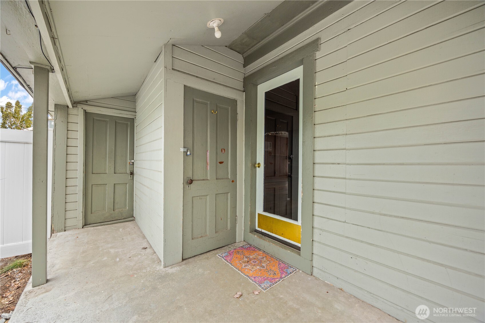 704 W Woodin Avenue
