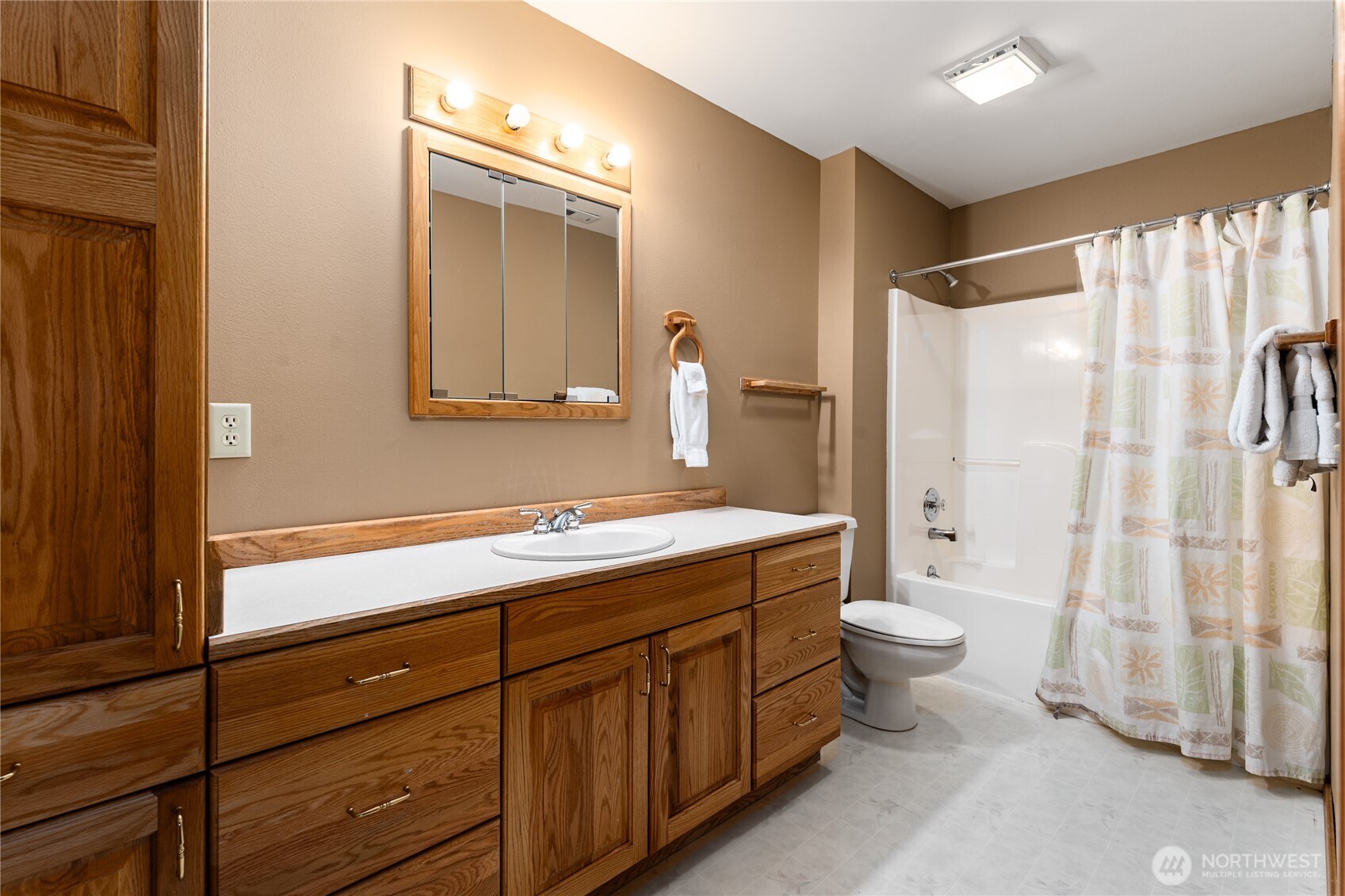 1945 Summit Boulevard