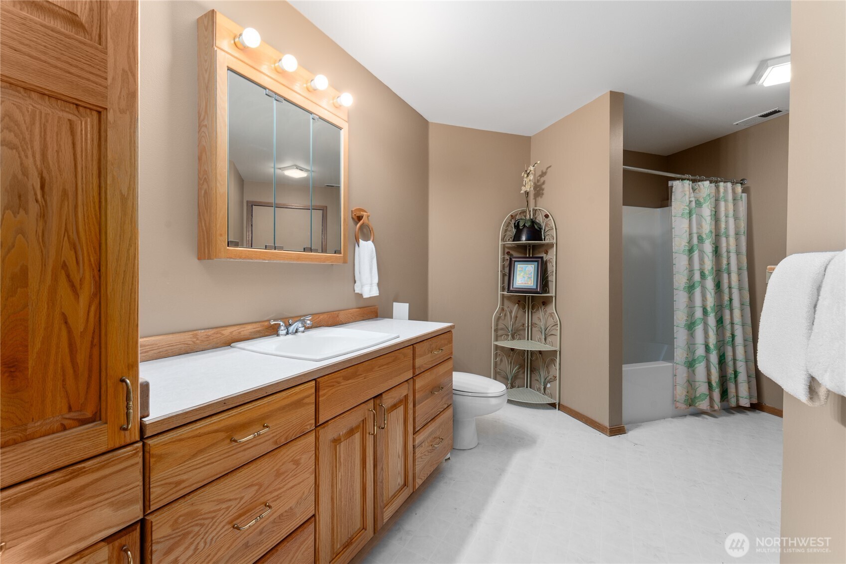 1945 Summit Boulevard