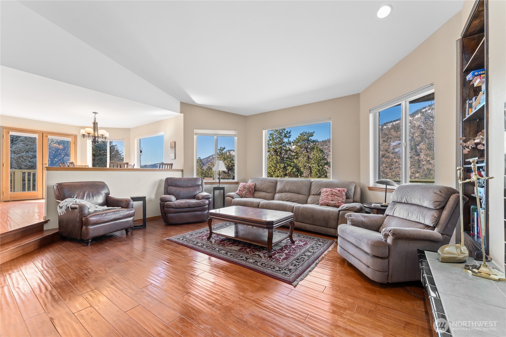 1945 Summit Boulevard