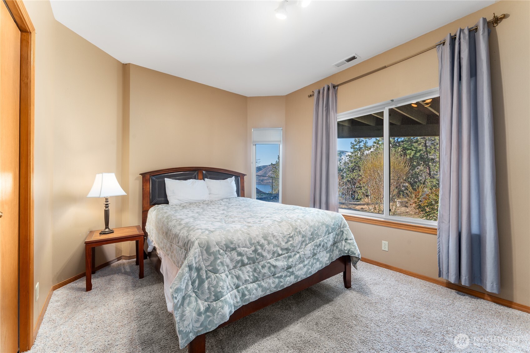 1945 Summit Boulevard