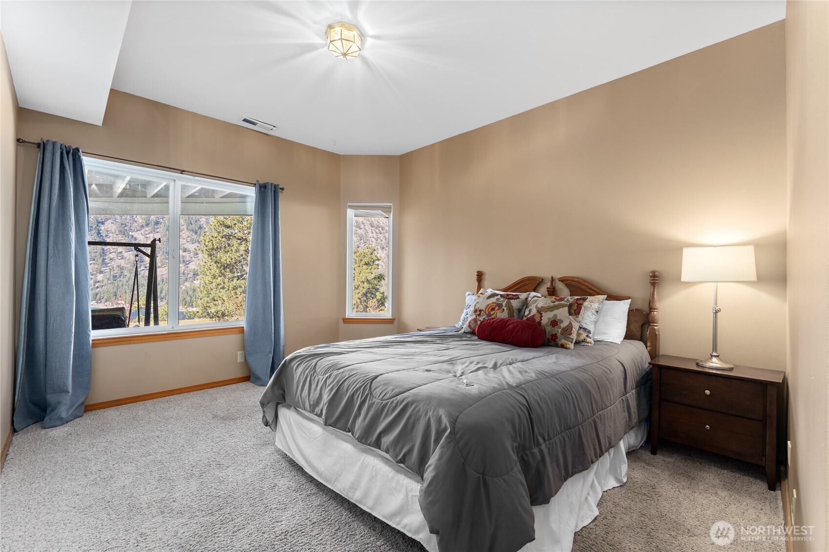 1945 Summit Boulevard