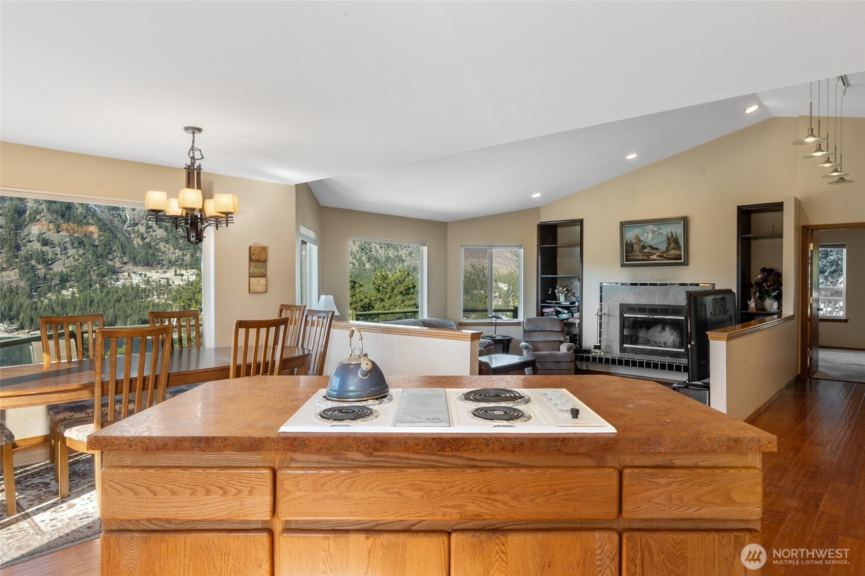 1945 Summit Boulevard