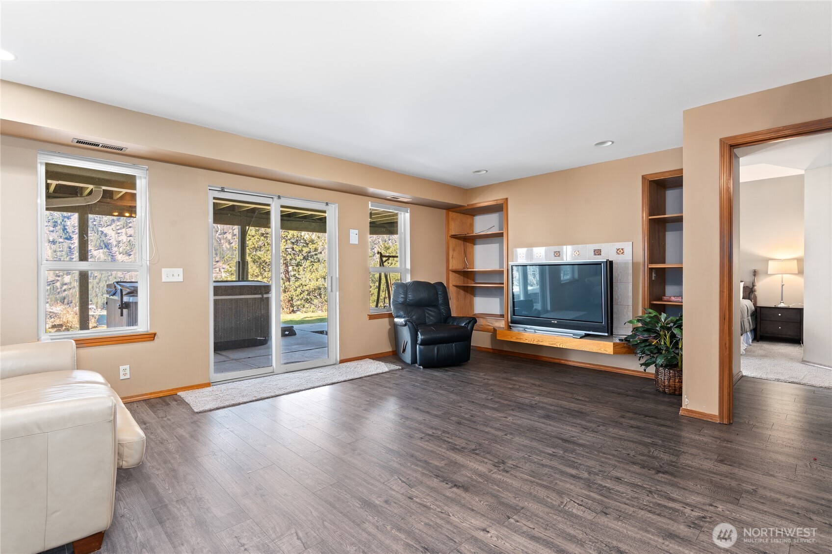 1945 Summit Boulevard