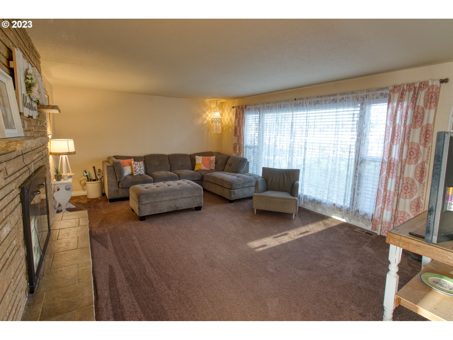 627 MAPLE DR