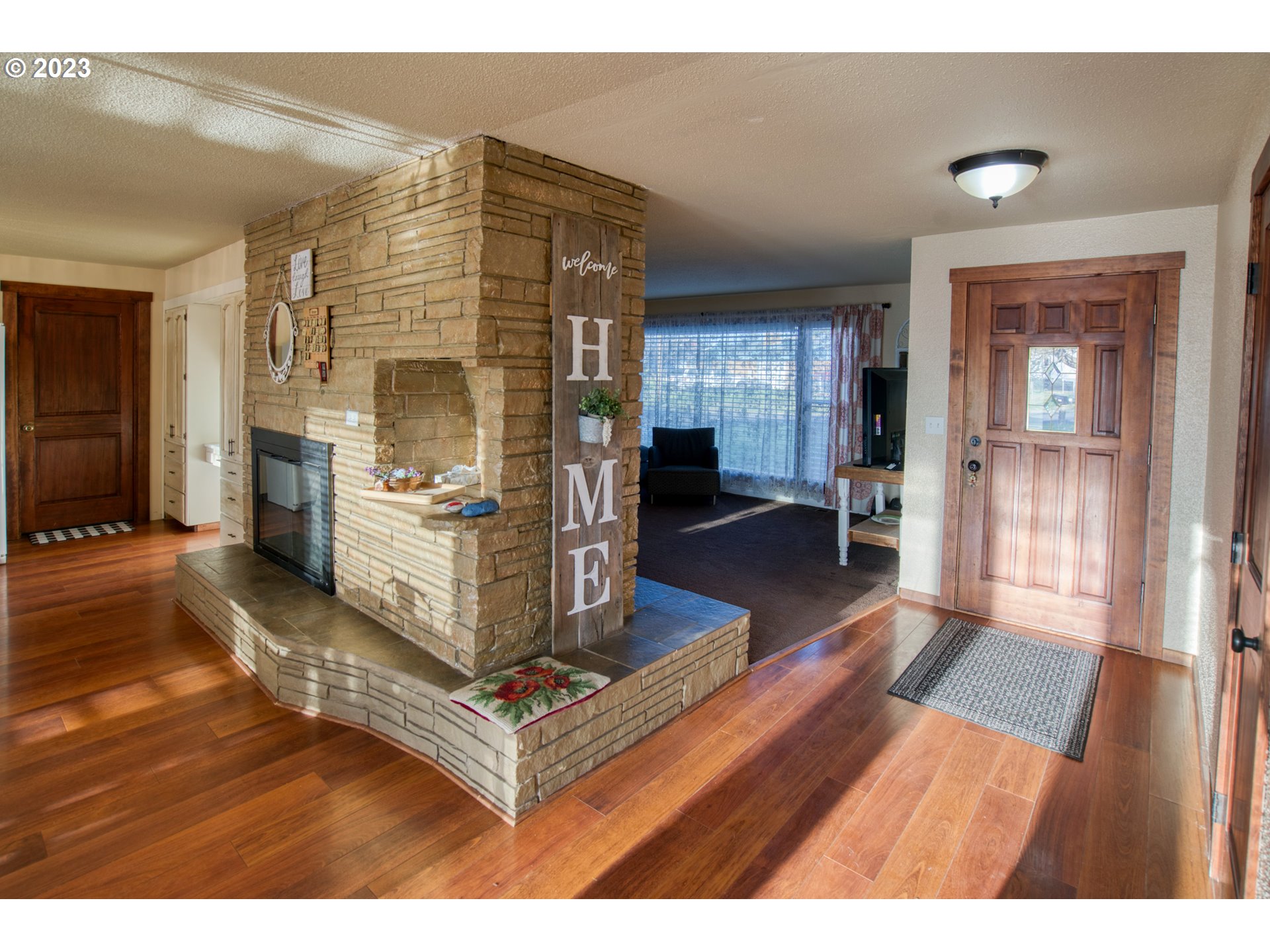 627 MAPLE DR