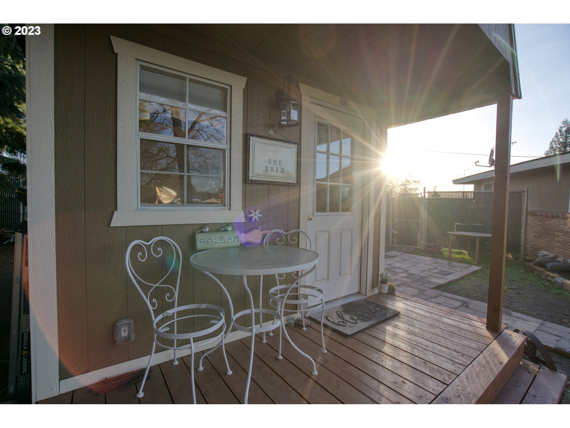 627 MAPLE DR