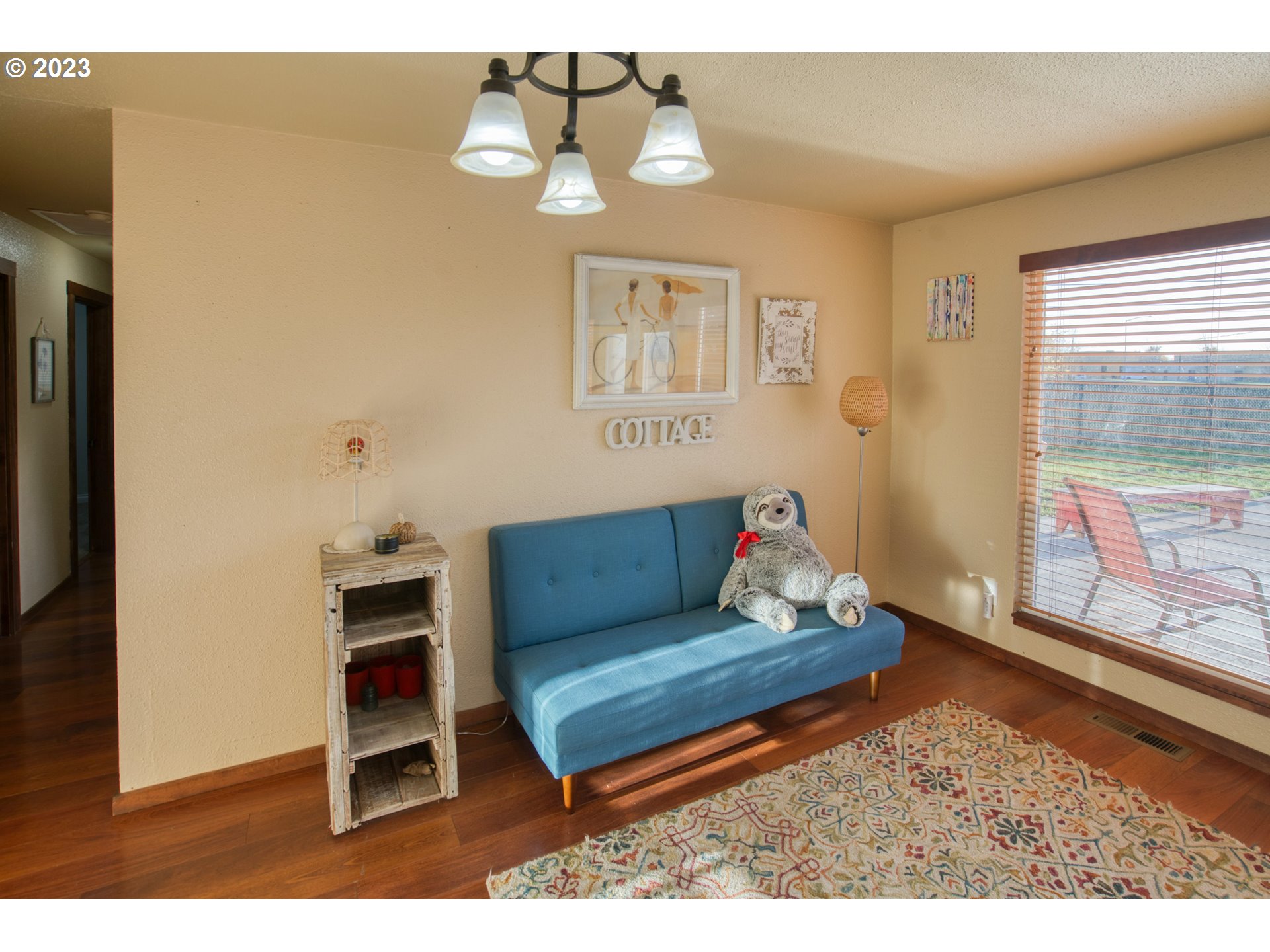 627 MAPLE DR