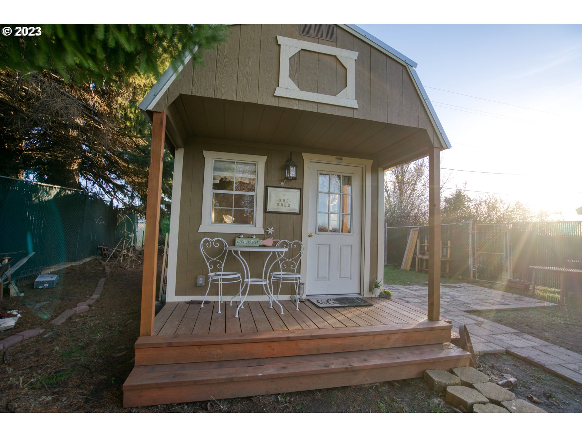 627 MAPLE DR