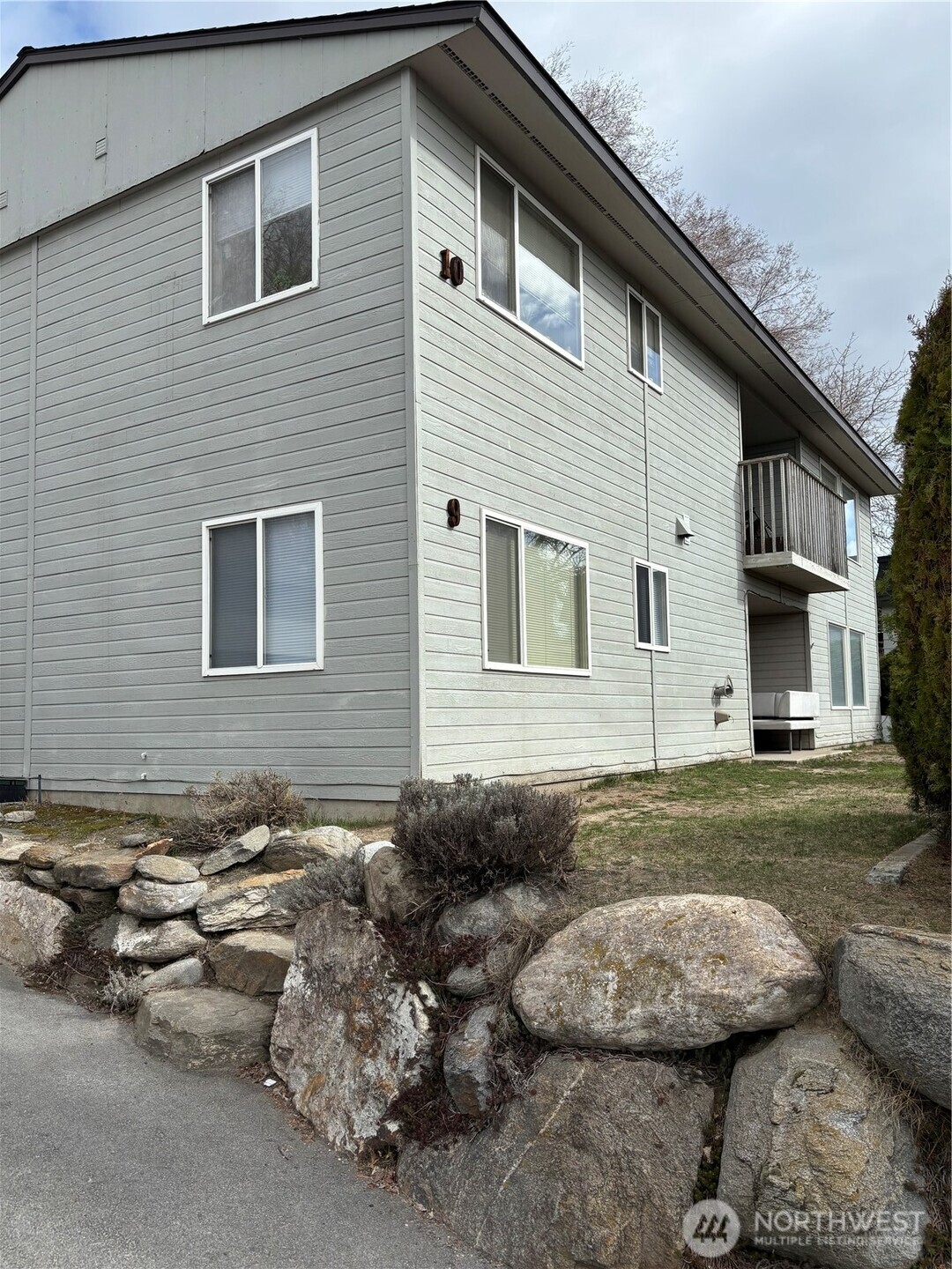 939 N Baker