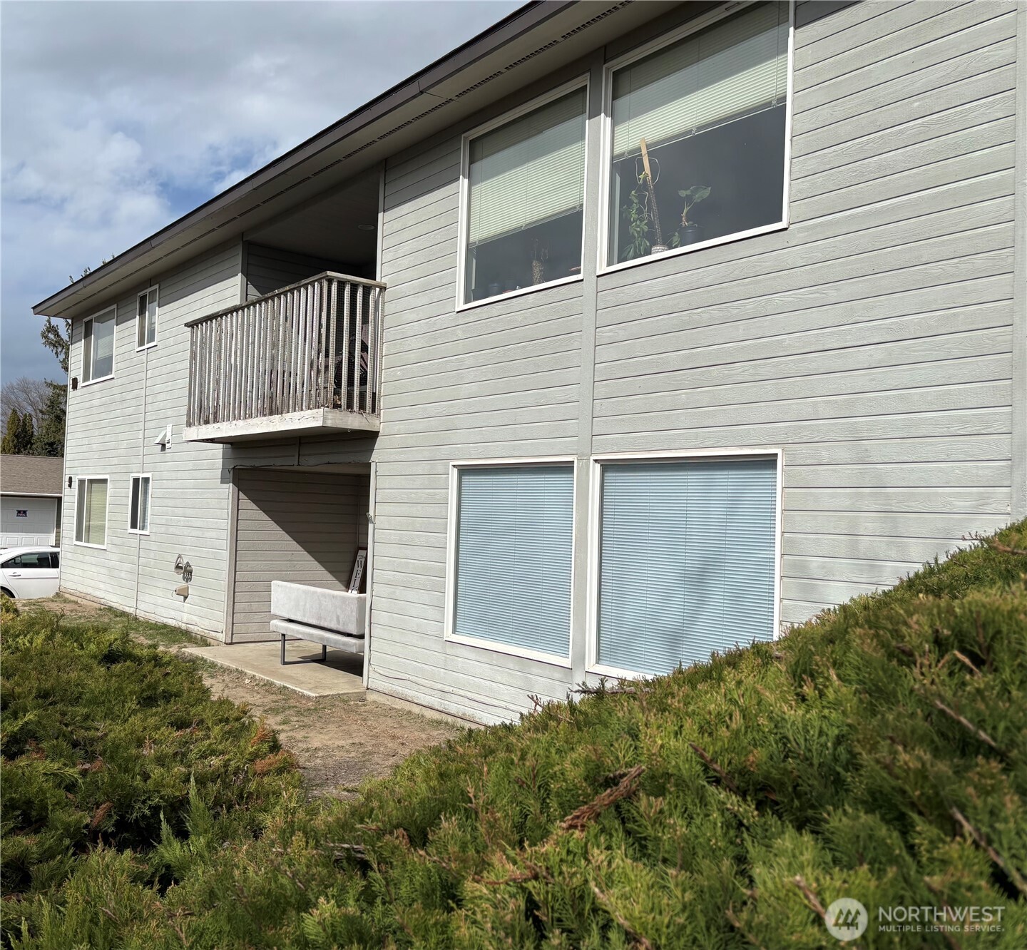 939 N Baker