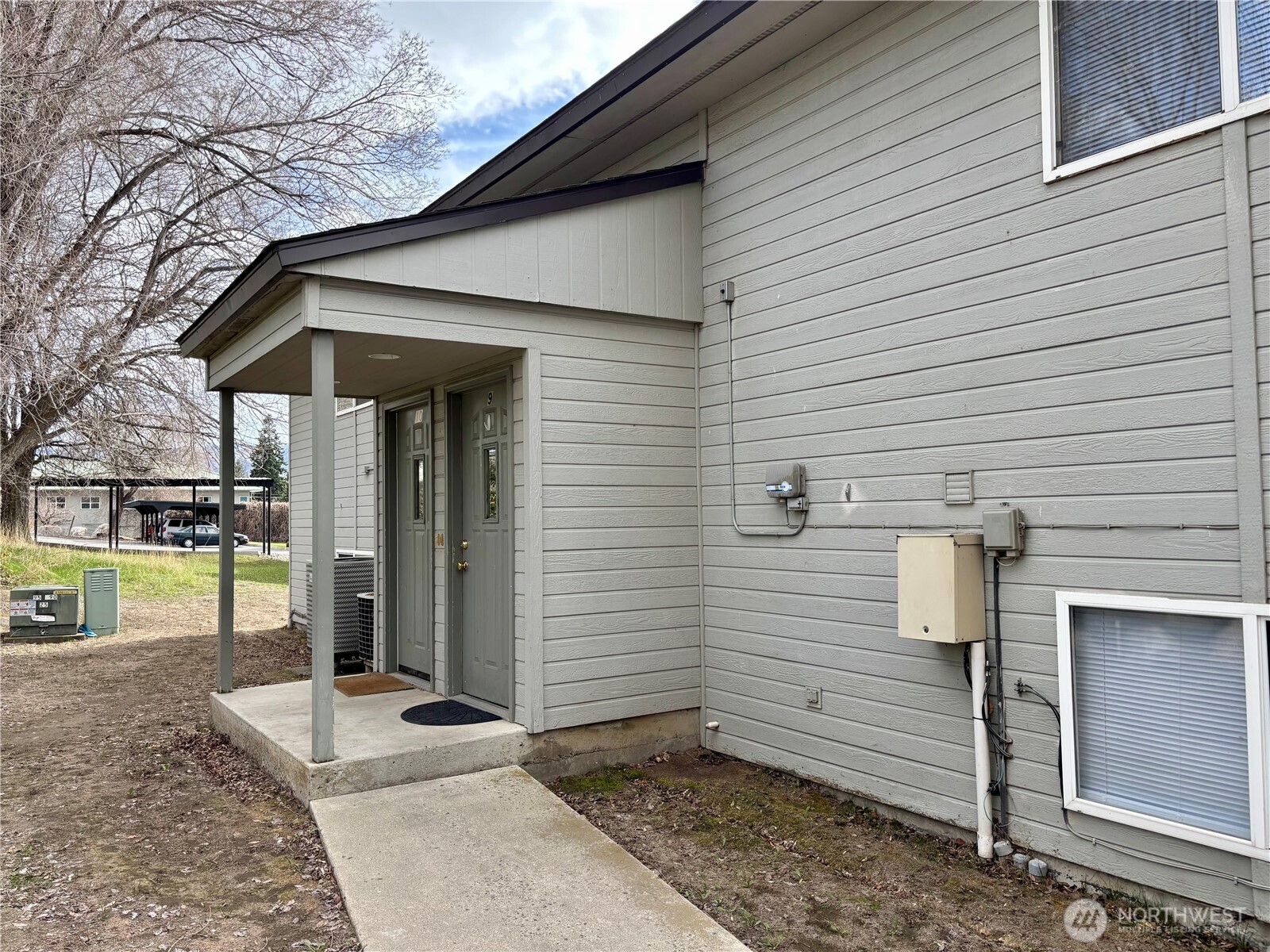 939 N Baker
