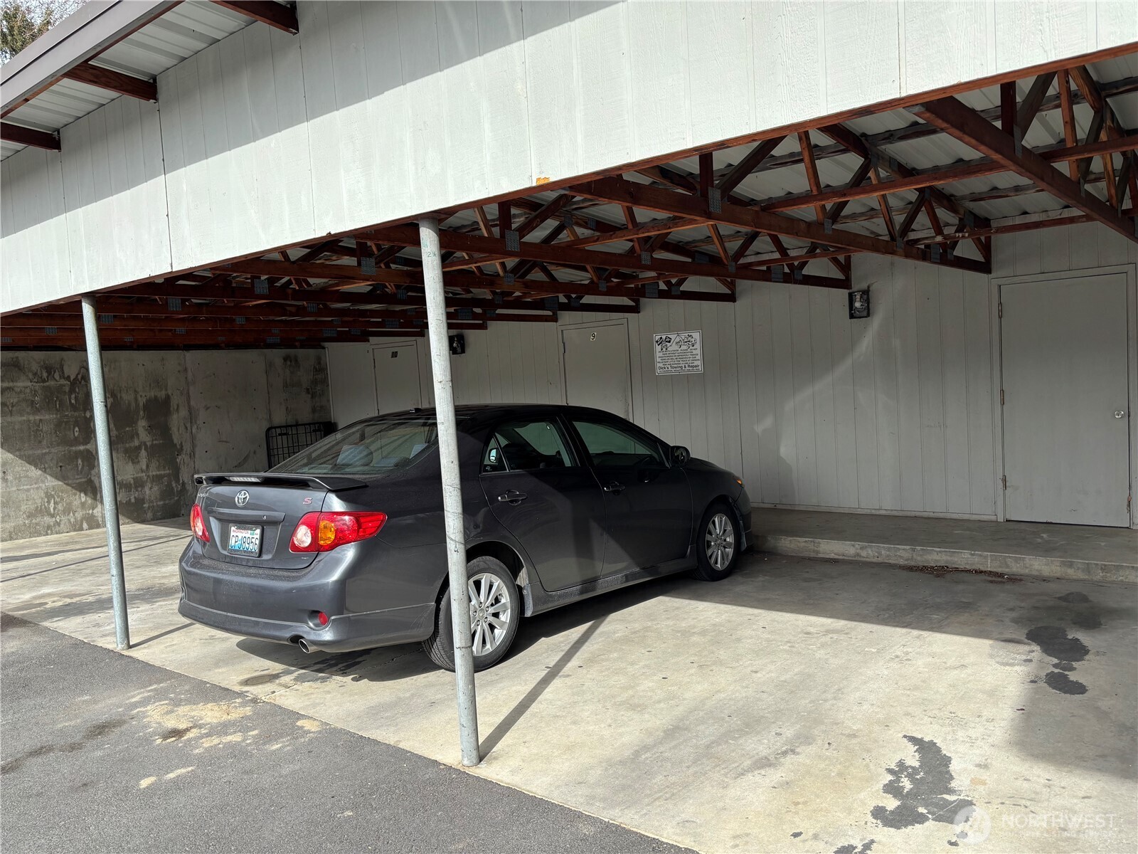 939 N Baker