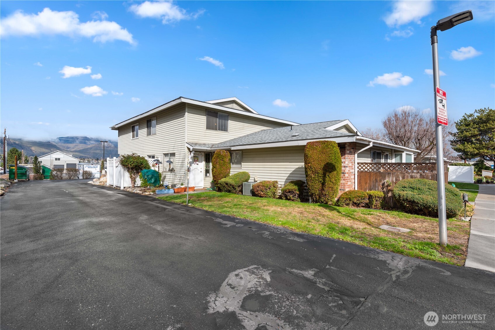 100 Simon Street Unit: 11