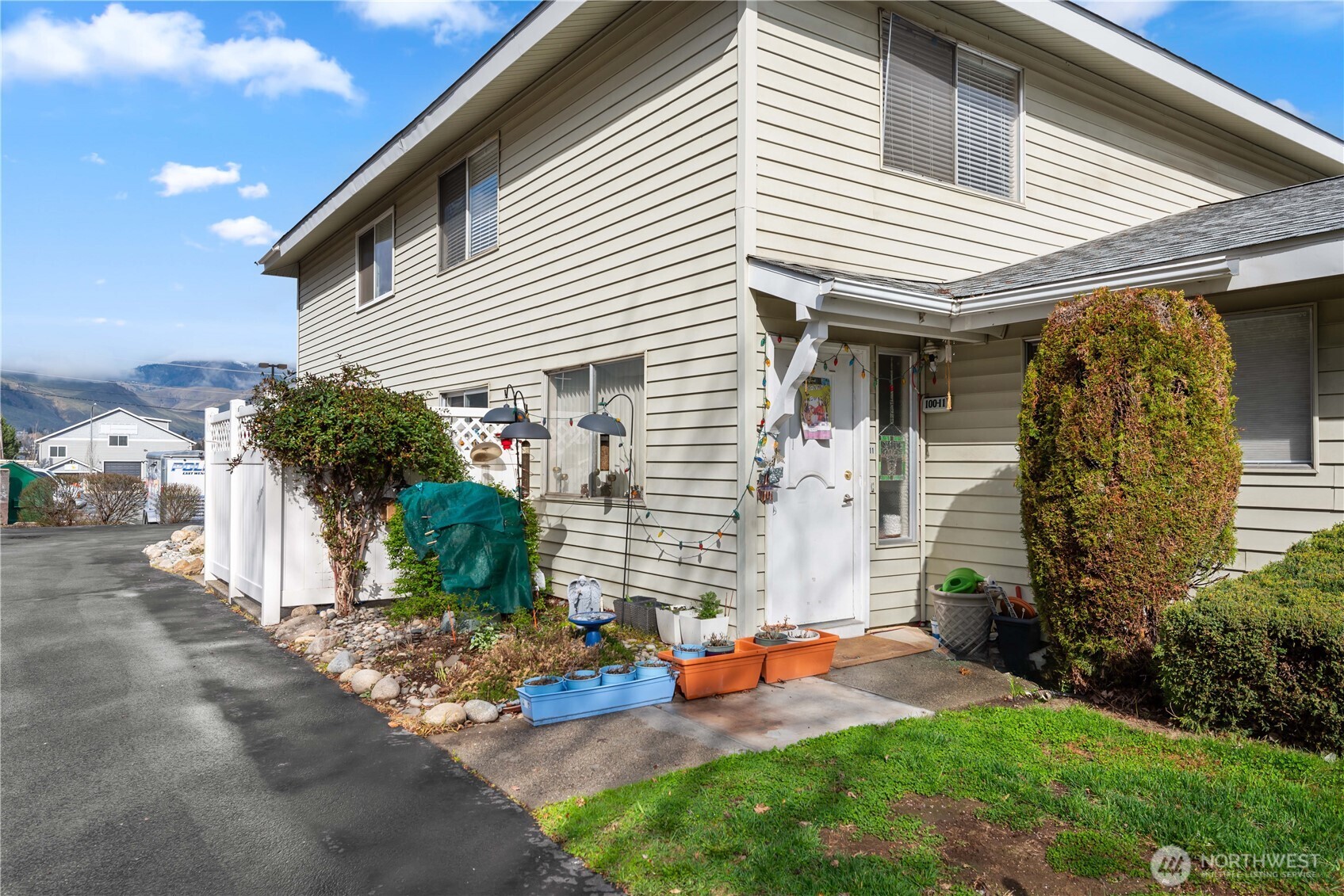 100 Simon Street Unit: 11