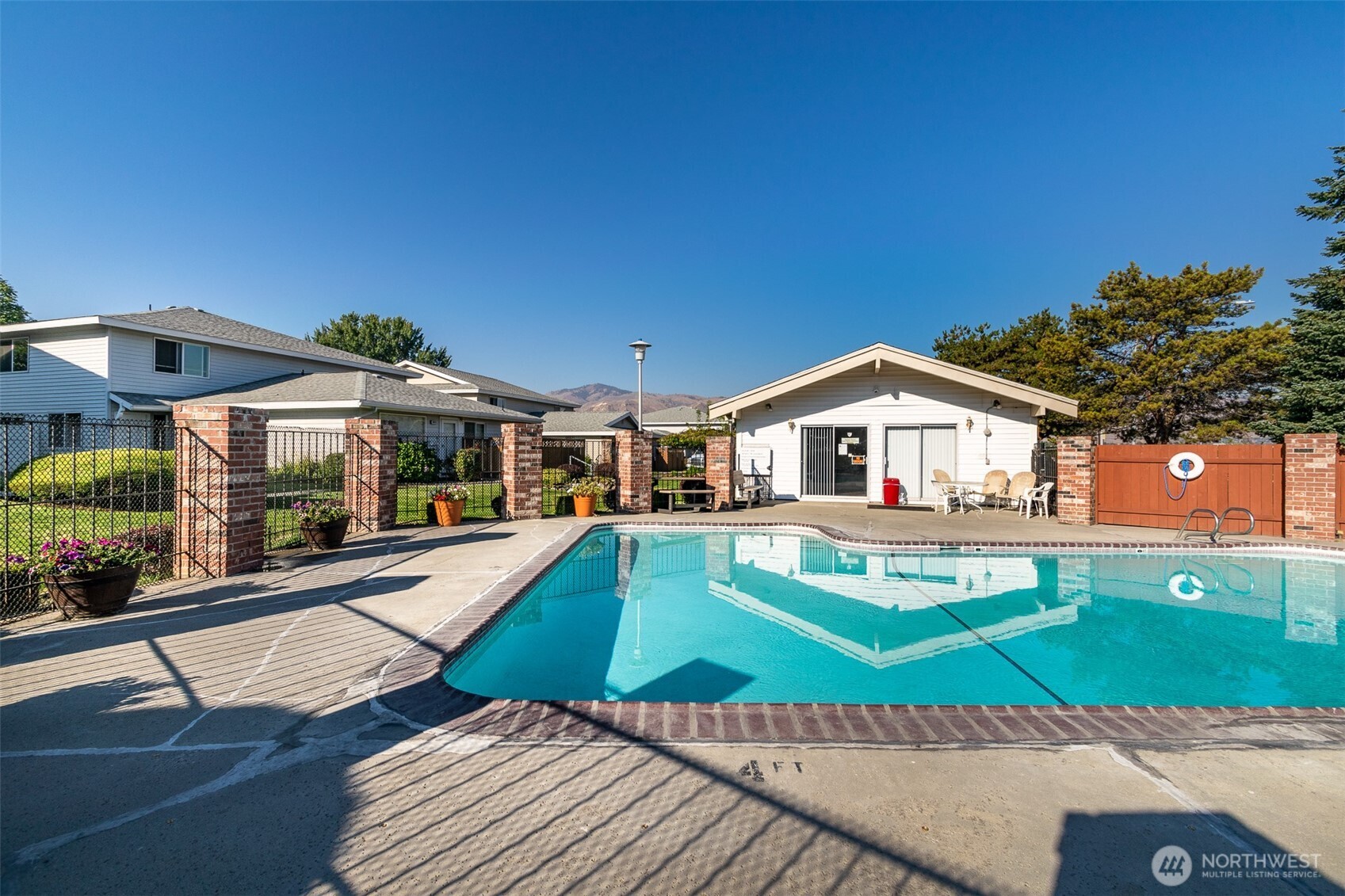 100 Simon Street Unit: 11