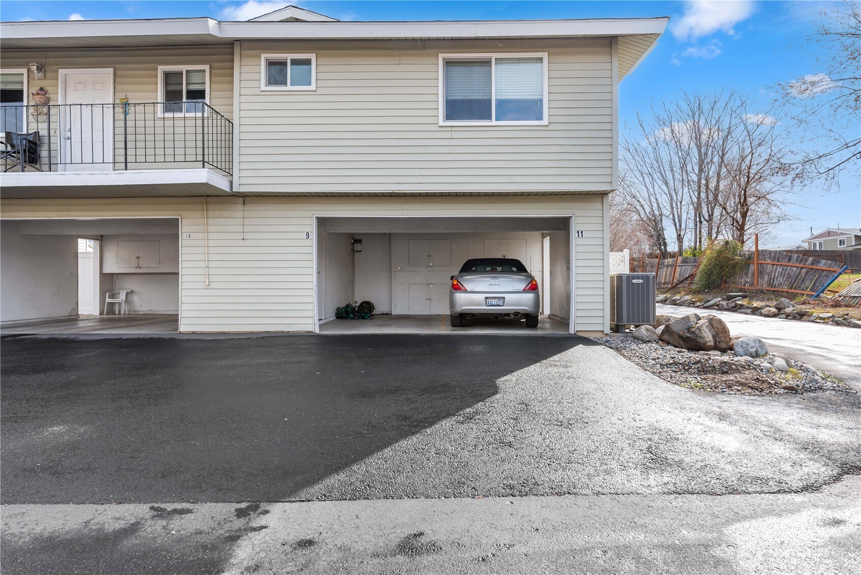 100 Simon Street Unit: 11