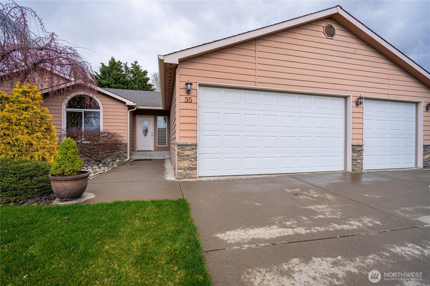 35 S Mandolin Avenue