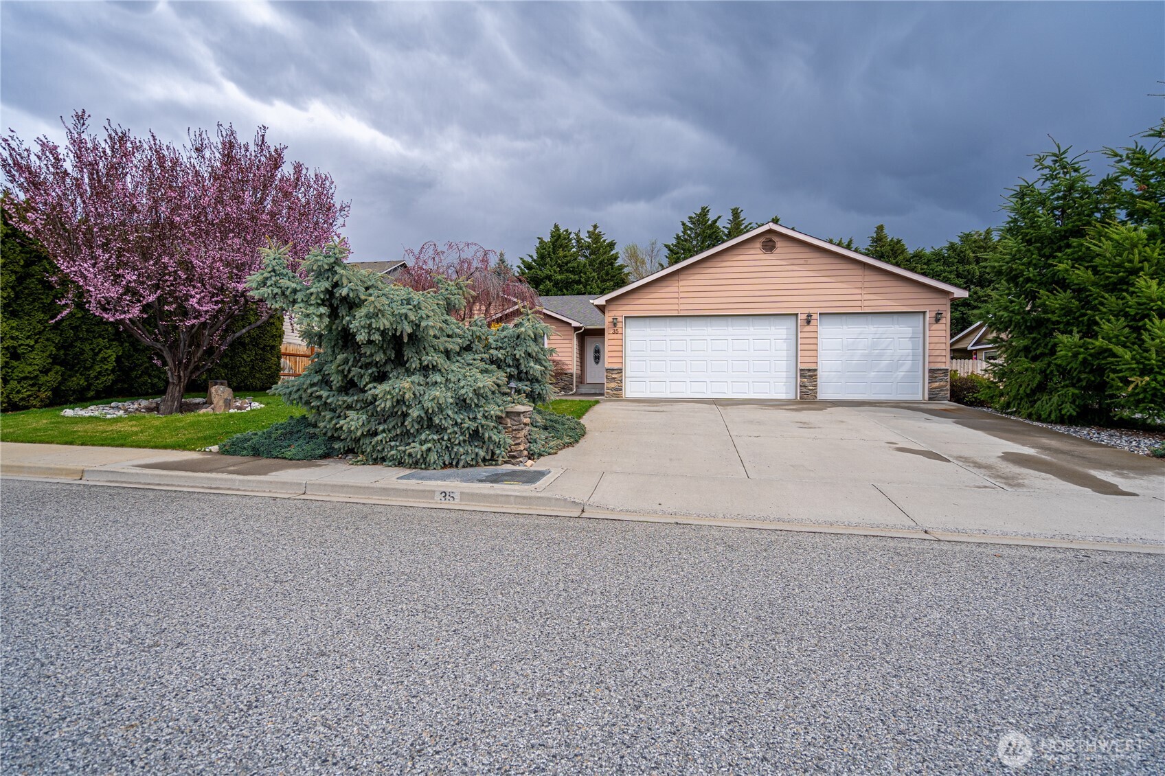 35 S Mandolin Avenue