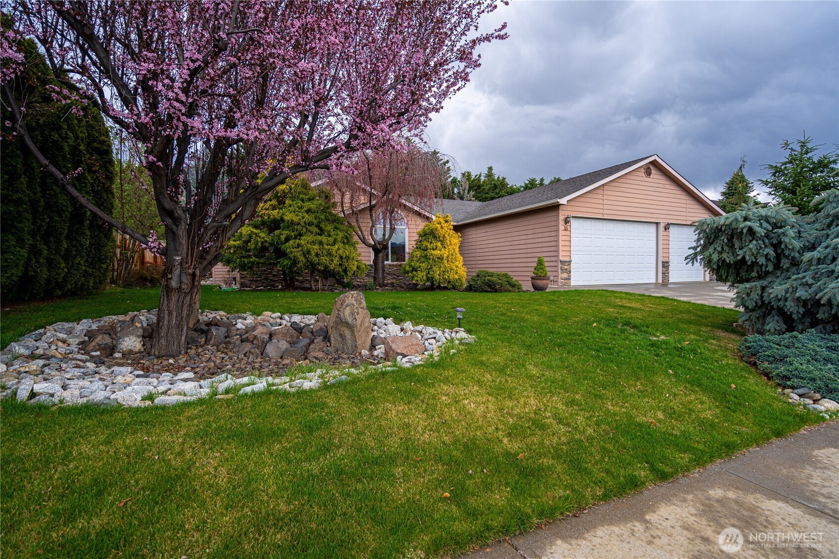 35 S Mandolin Avenue