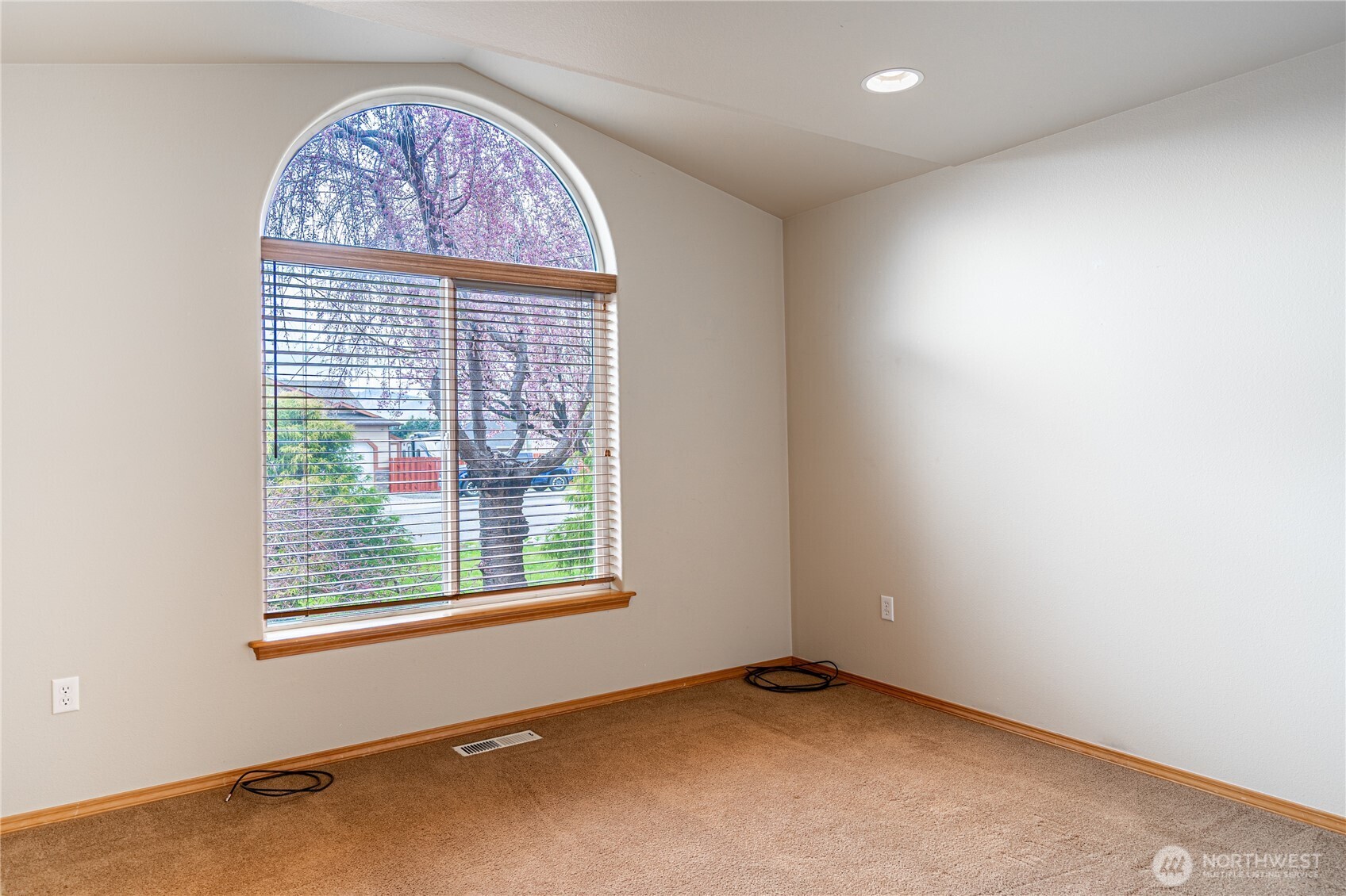 35 S Mandolin Avenue